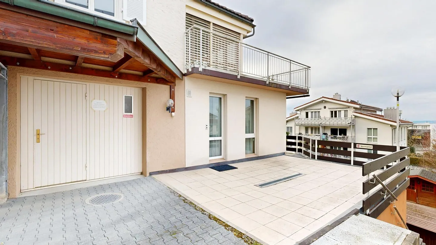 Ampia casa unifamiliare con vista sul lago e appartamento - Foto 8 di 12