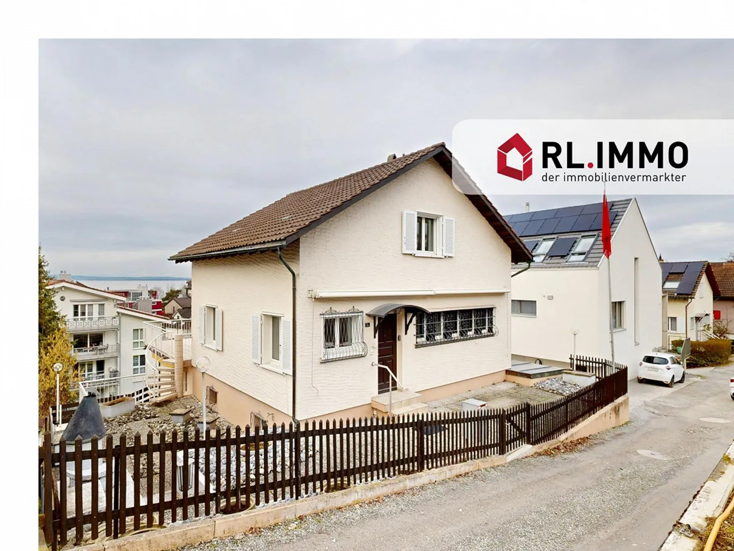 Ampia casa unifamiliare con vista sul lago e appartamento - Foto 1 di 12