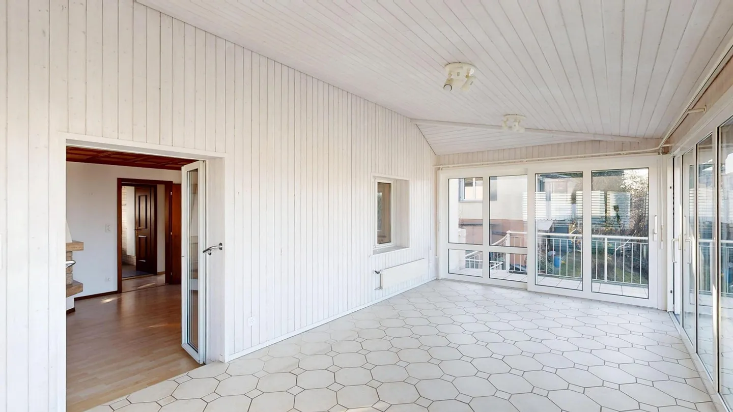 Ampia casa unifamiliare con vista sul lago e appartamento - Foto 3 di 12