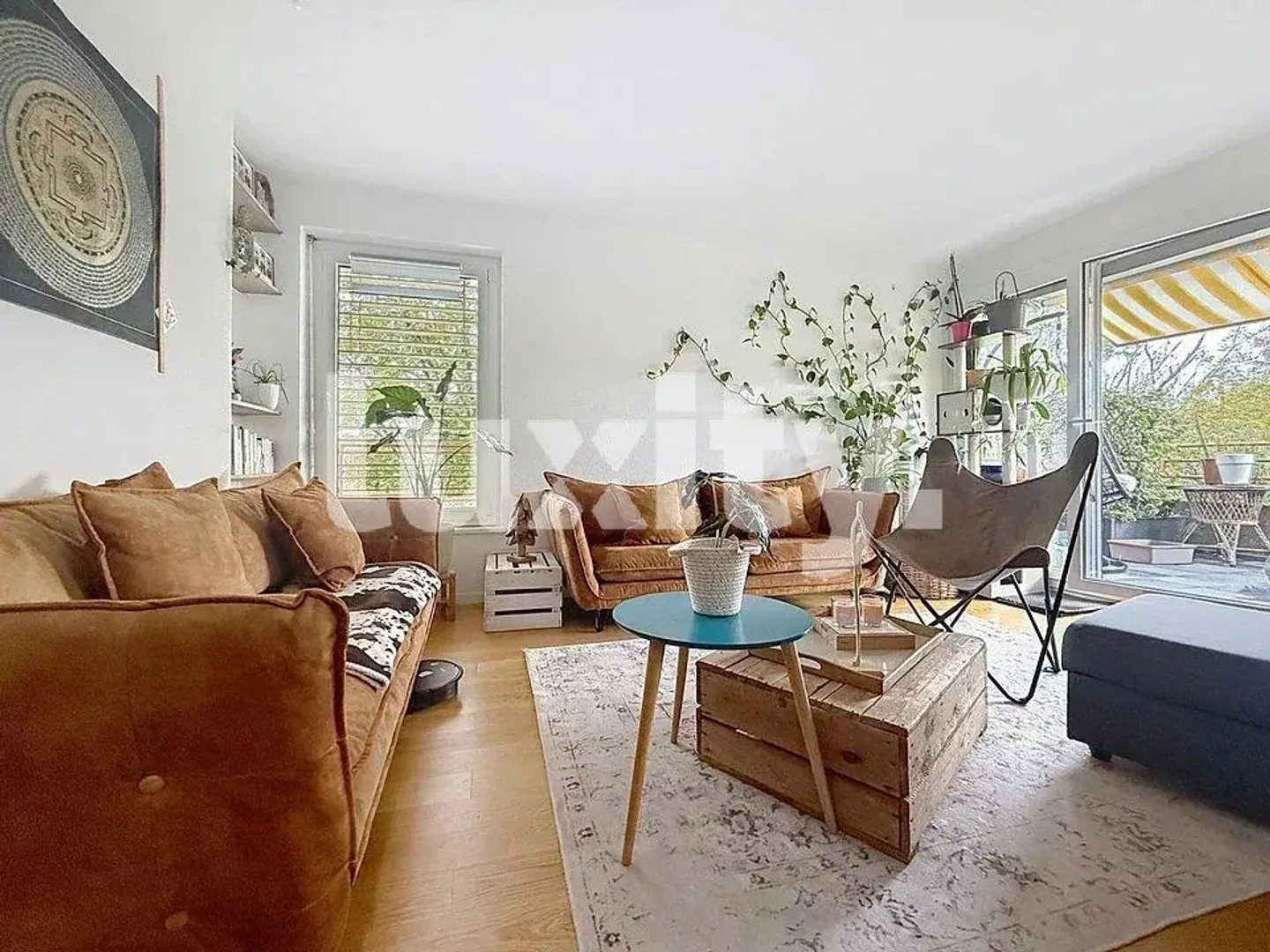 Beautiful bright apartment surrounded by greenery. - Photo 2 of 3