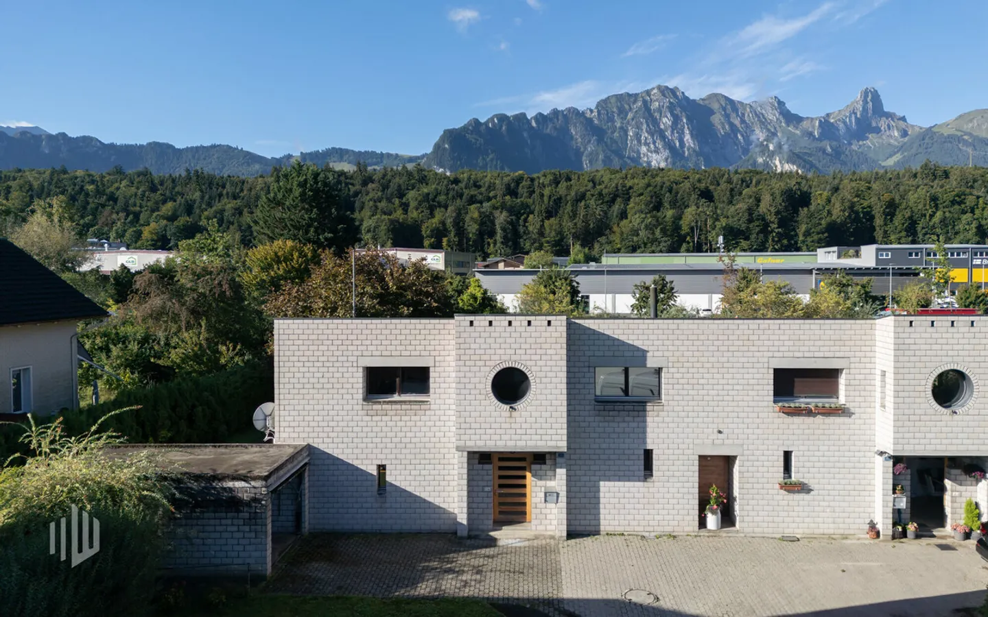 ImmoWyss - Maison architecturale passionnante à réaménager - Photo 1 sur 11