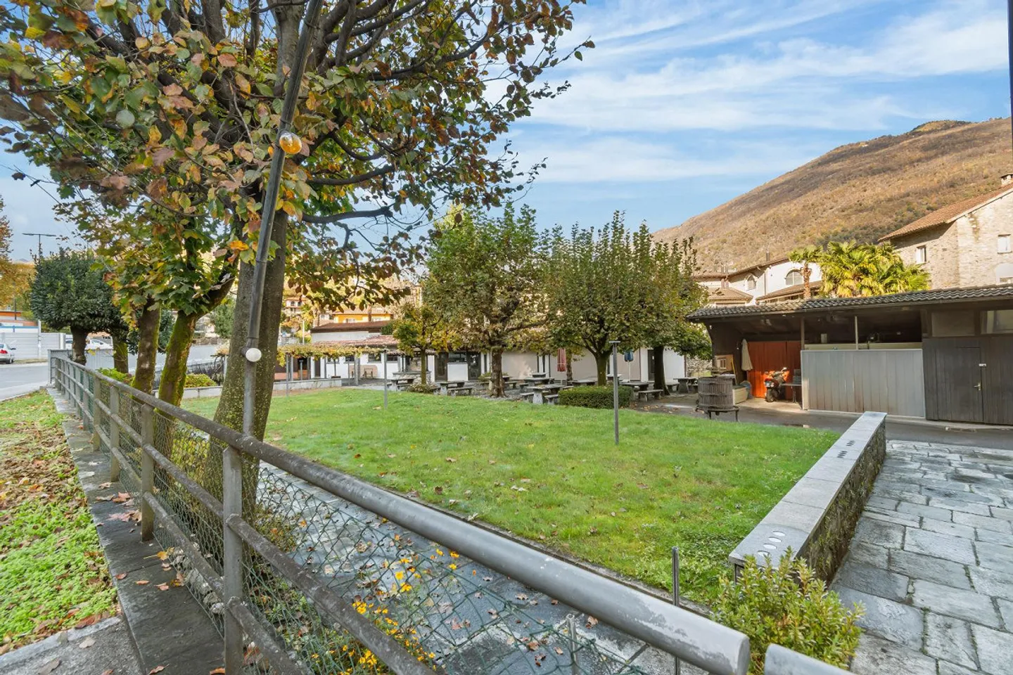 Hôtel historique avec restaurant, grotte et terrain constructible – un ... - Photo 7 sur 13