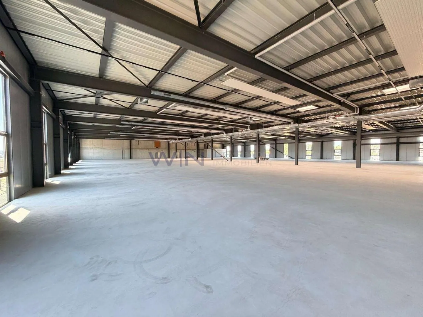 Nouveau bâtiment de surfaces multisports à partir de 1200 m² - Photo 4 sur 5