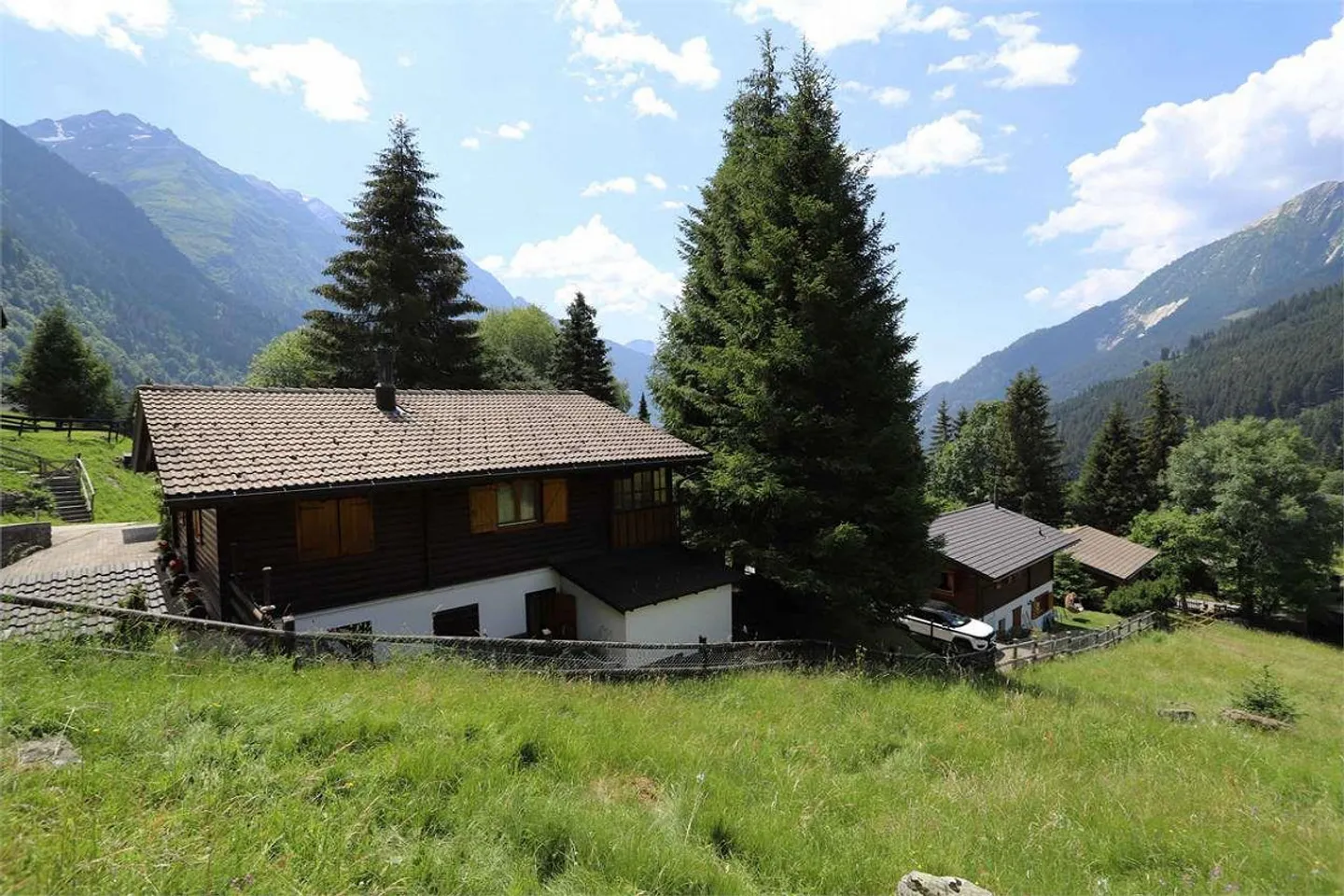 Mountain Chalet - Photo 3 of 8