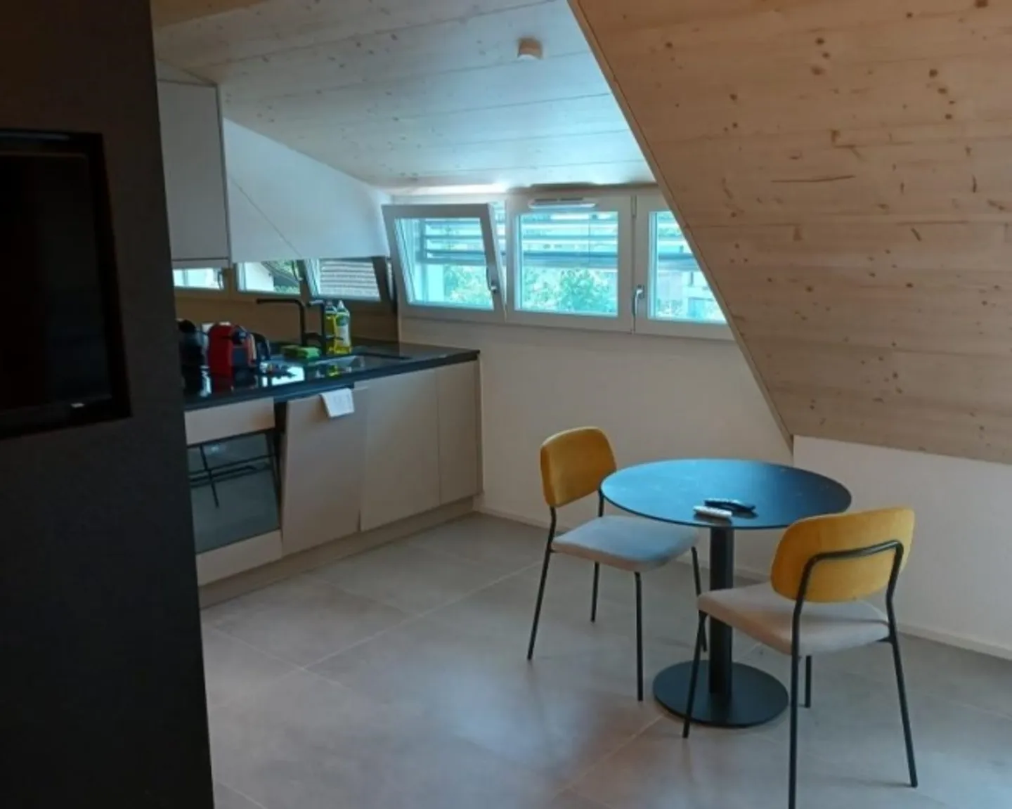 Appartements d'affaires près de l'aéroport - Photo 4 sur 5