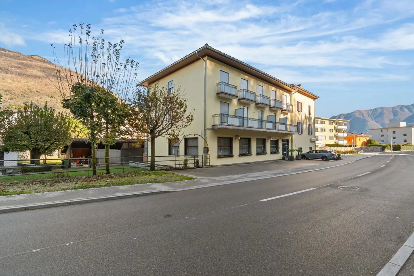 Hôtel historique avec restaurant, grotte et terrain constructible – un ... - Photo 8 sur 13