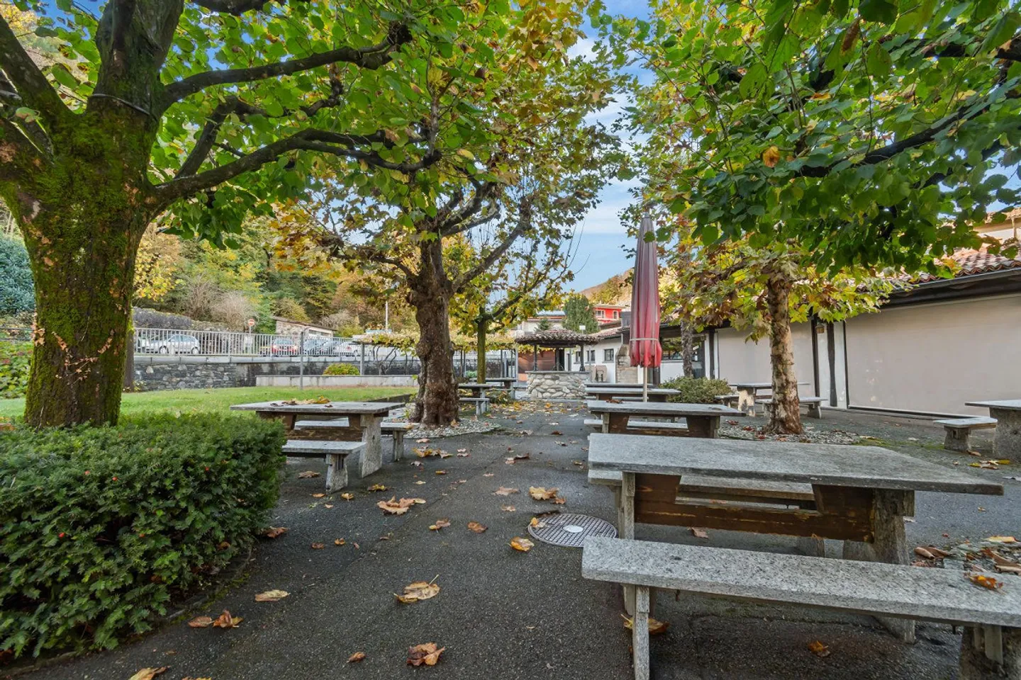 Hôtel historique avec restaurant, grotte et terrain constructible – un ... - Photo 10 sur 13