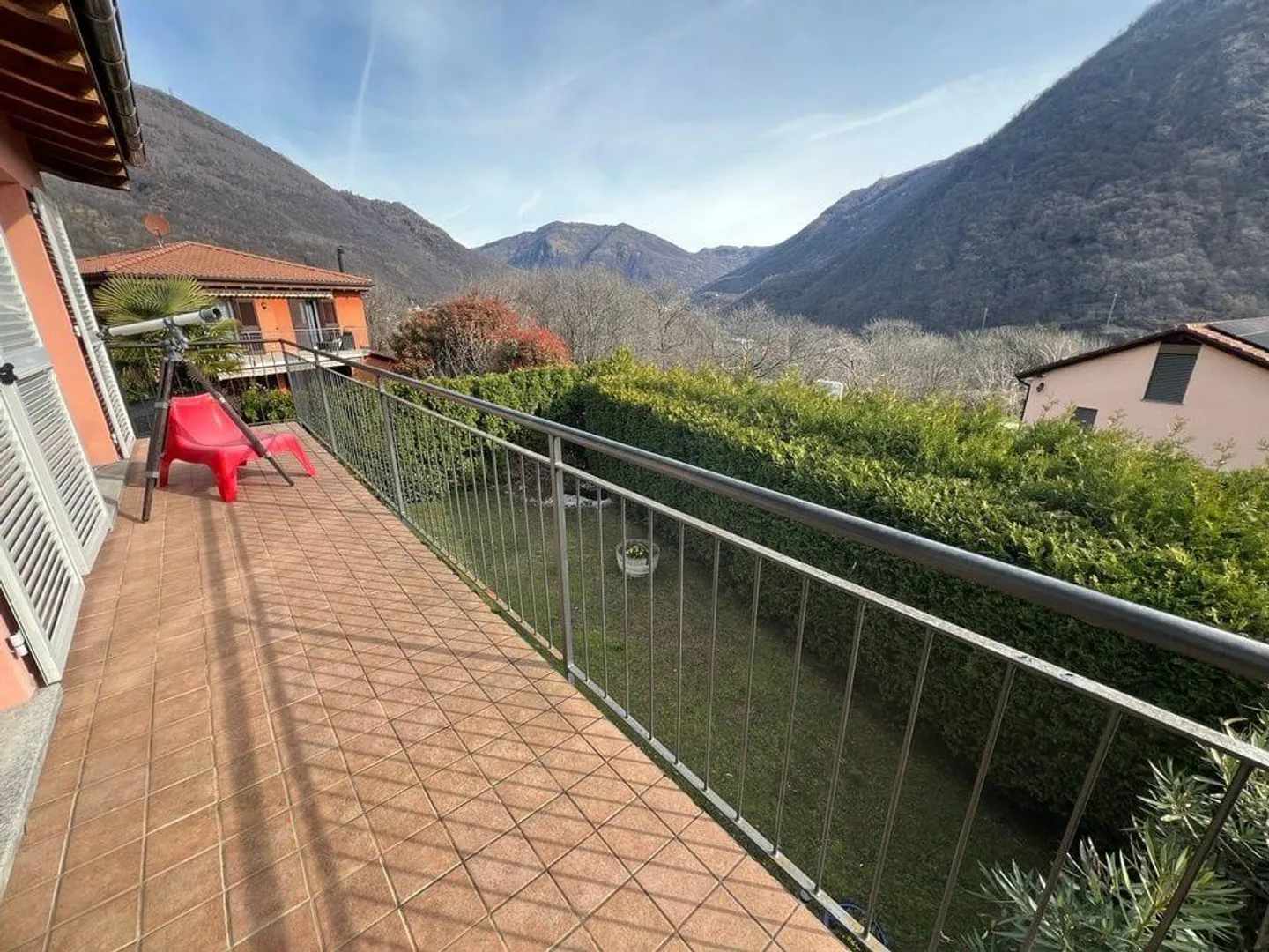 5.5-room house from 2008 with garden and terrace in Sigirino - Photo 11 of 13