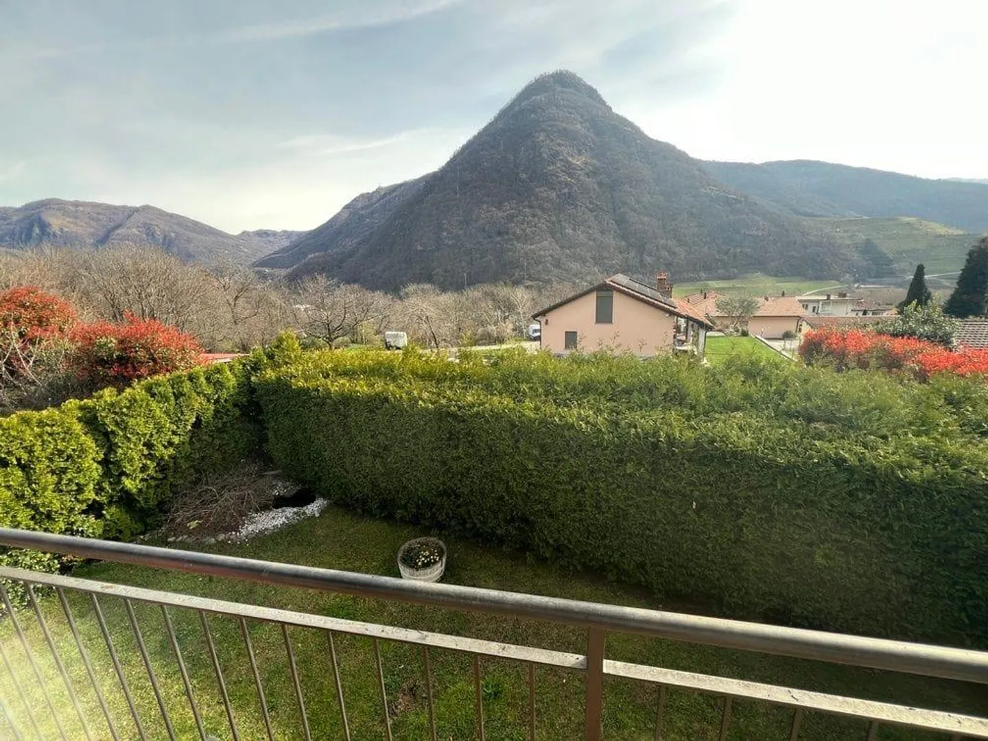 5.5-room house from 2008 with garden and terrace in Sigirino - Photo 12 of 13