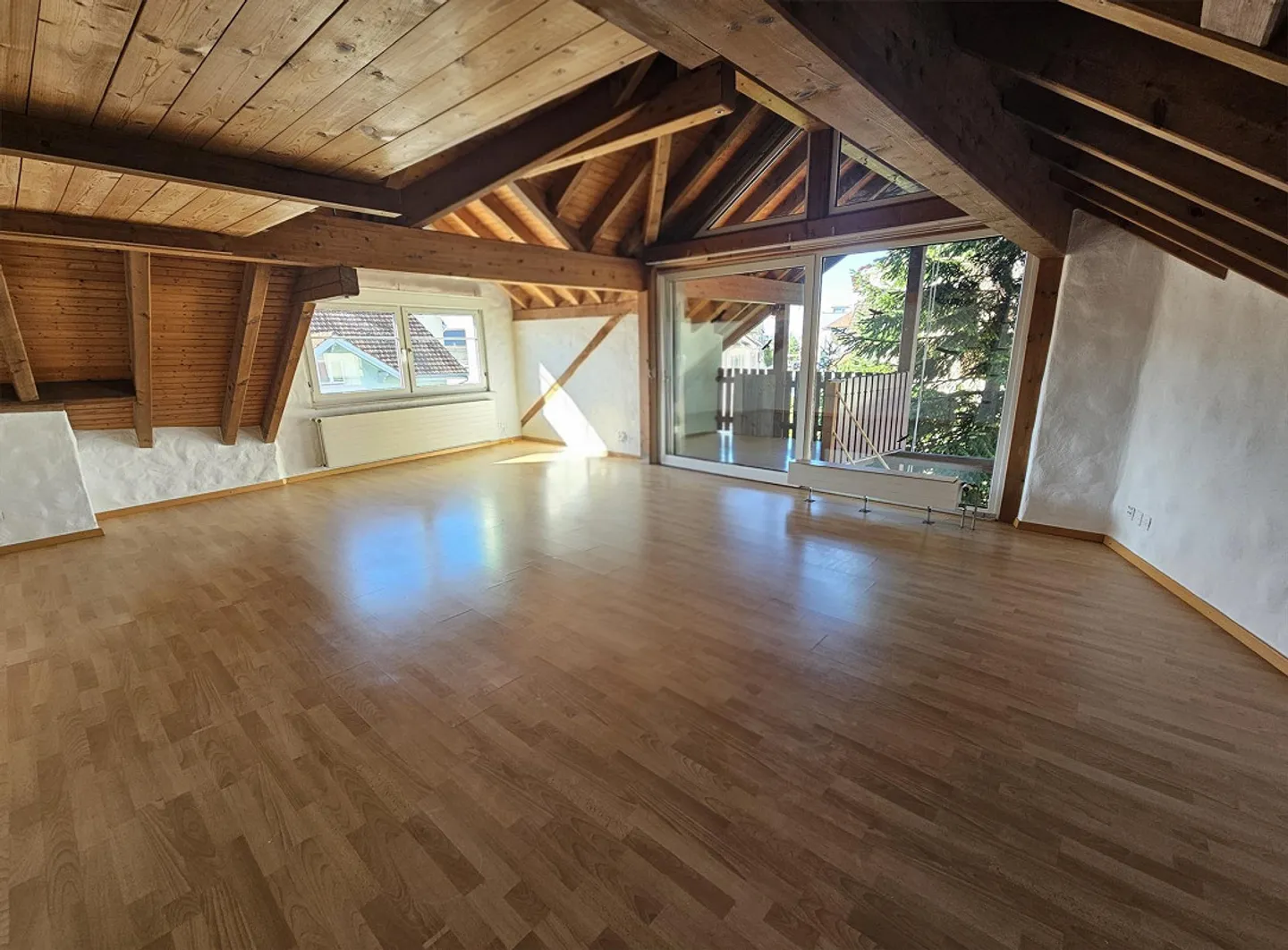Appartement spacieux de 4 ½ pièces dans un ancien bâtiment, lumineux, central, deux terrasses - Photo 1 sur 21