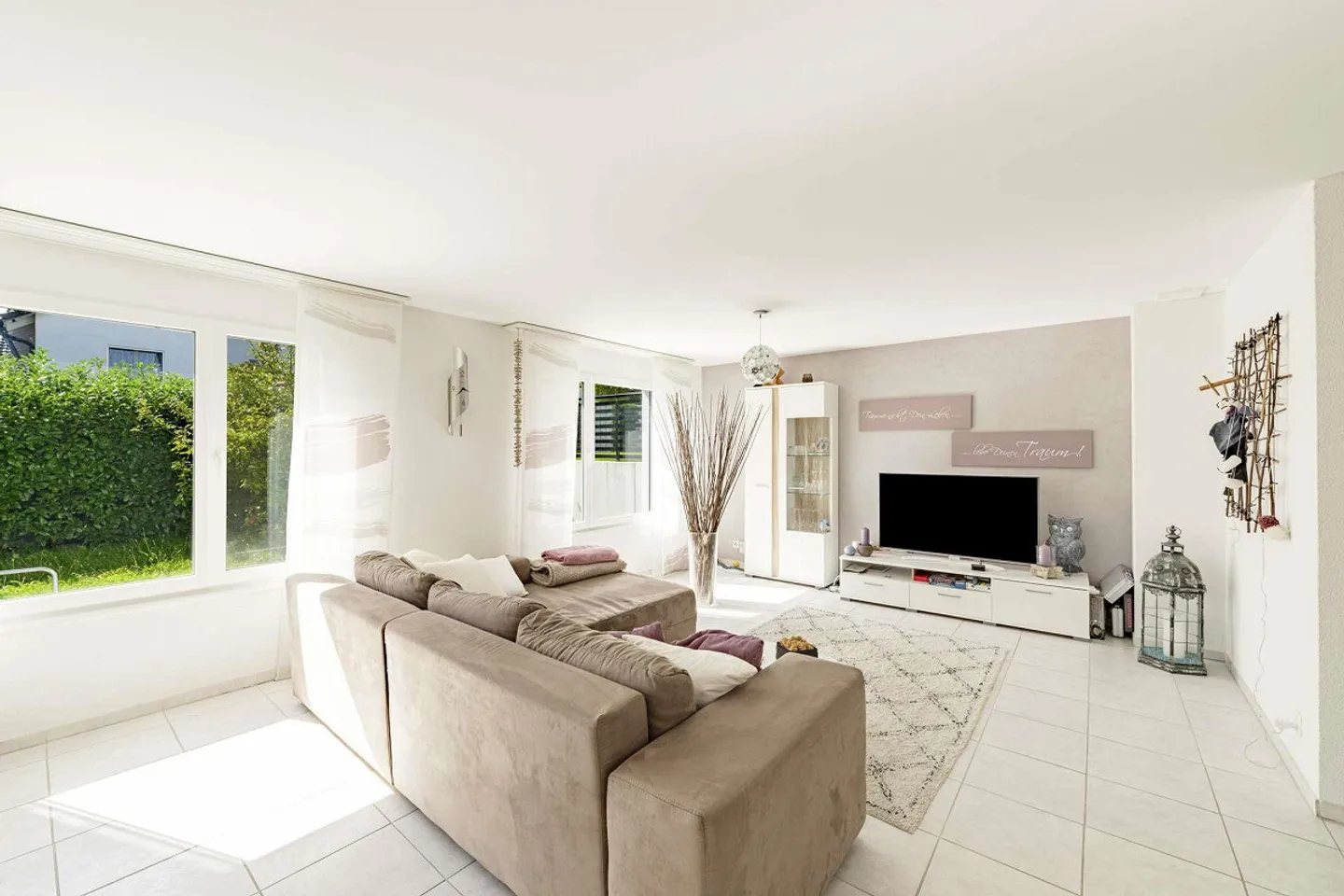 Grande casa bifamiliare con giardino - perfettamente situata nel cuore di Büttenhardt - Foto 3 di 15