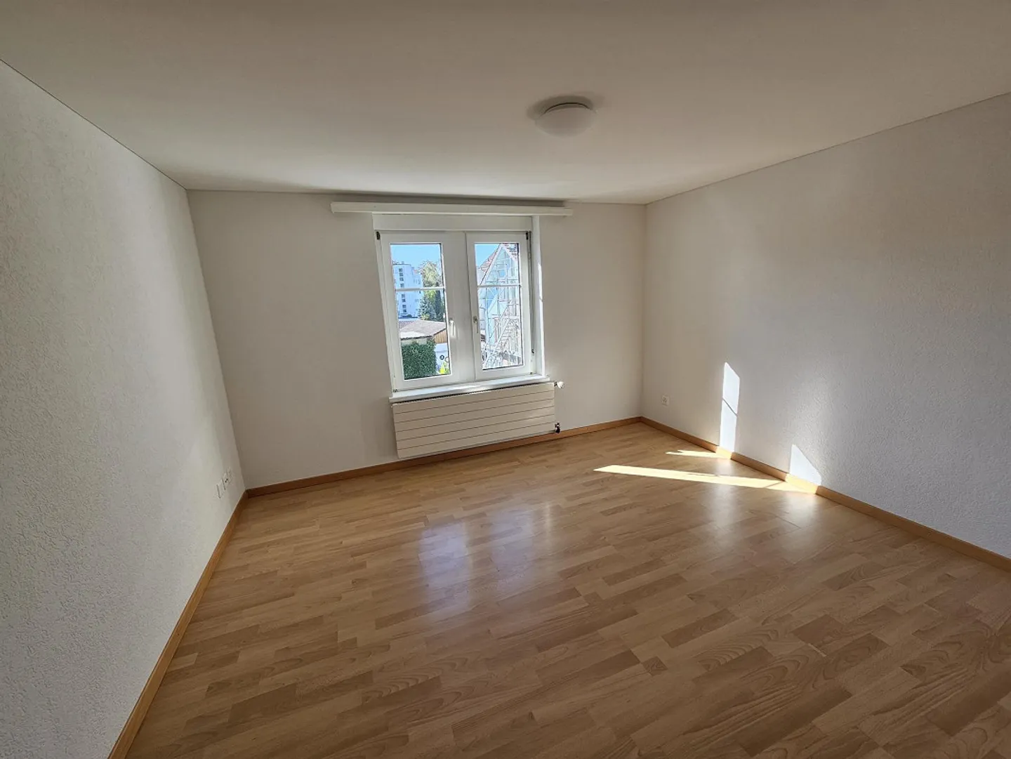 Appartement spacieux de 4 ½ pièces dans un ancien bâtiment, lumineux, central, deux terrasses - Photo 6 sur 21