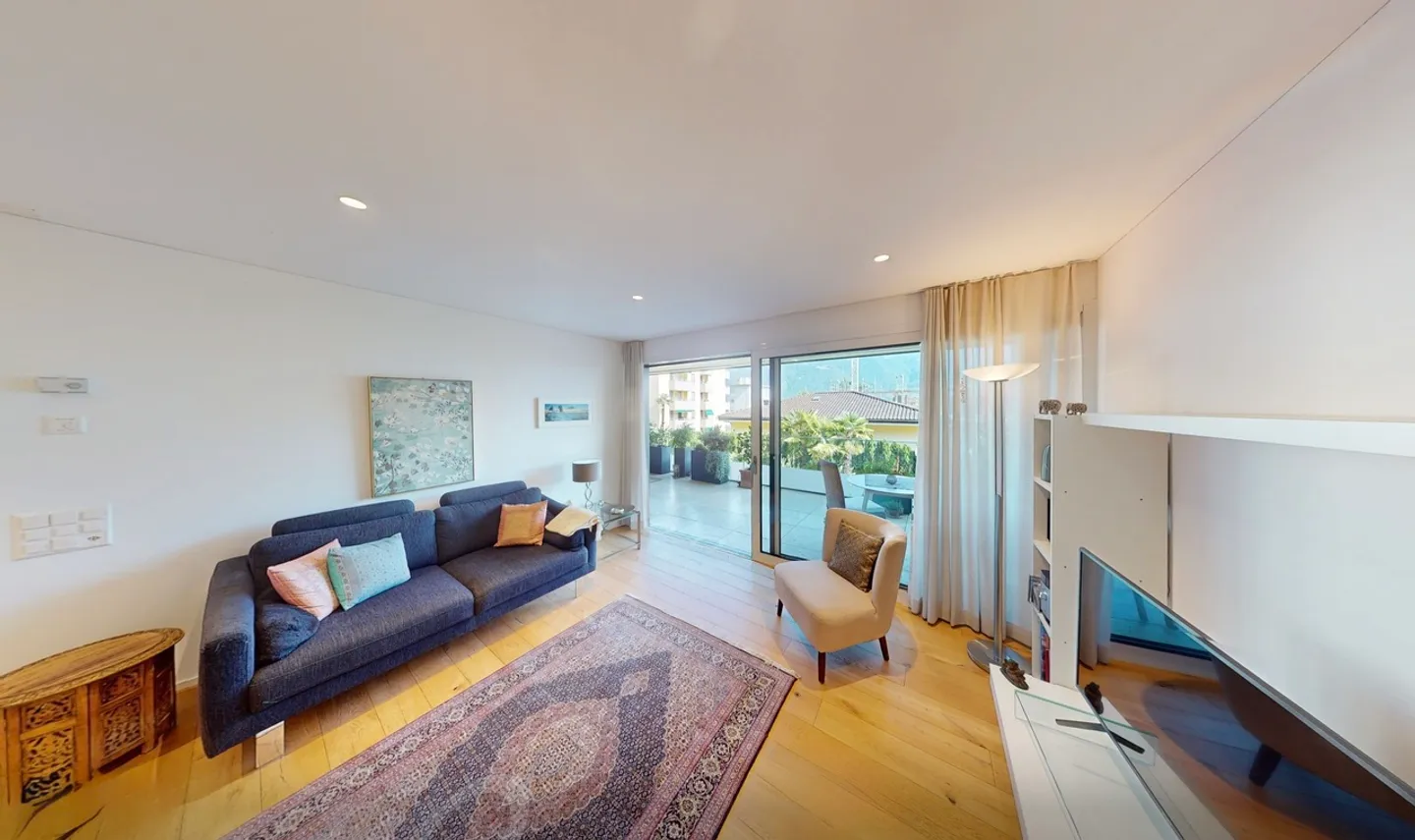 Luxury Apartment with Large Terrace - Photo 6 of 14