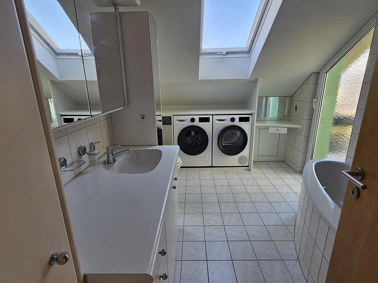 Appartement spacieux de 4 ½ pièces dans un ancien bâtiment, lumineux, central, deux terrasses - Photo 13 sur 21