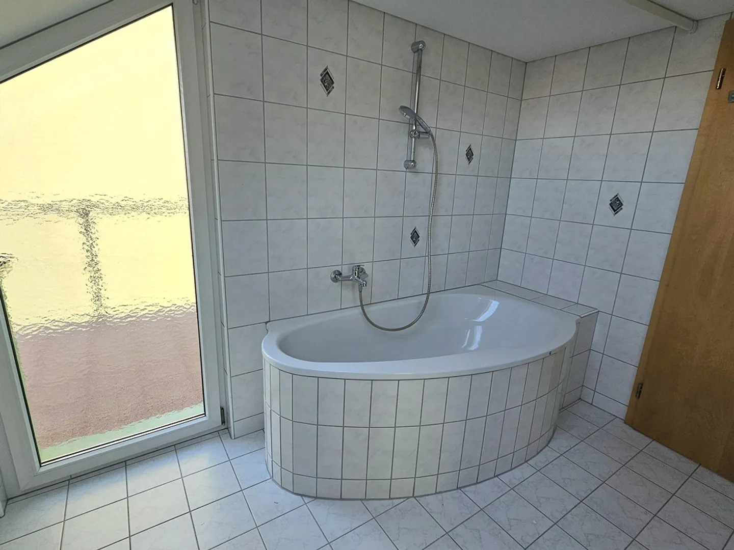 Appartement spacieux de 4 ½ pièces dans un ancien bâtiment, lumineux, central, deux terrasses - Photo 15 sur 21