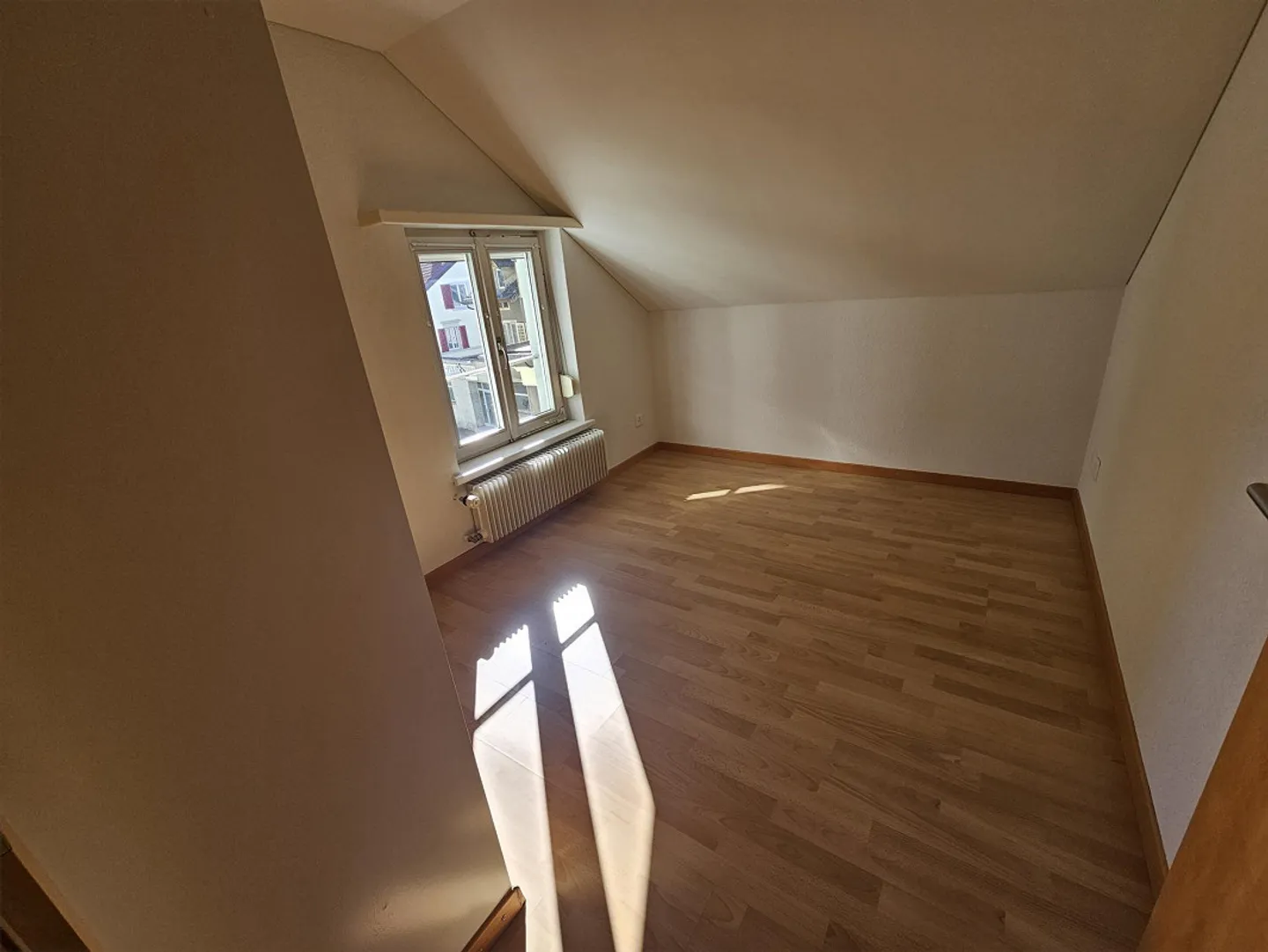 Appartement spacieux de 4 ½ pièces dans un ancien bâtiment, lumineux, central, deux terrasses - Photo 7 sur 21
