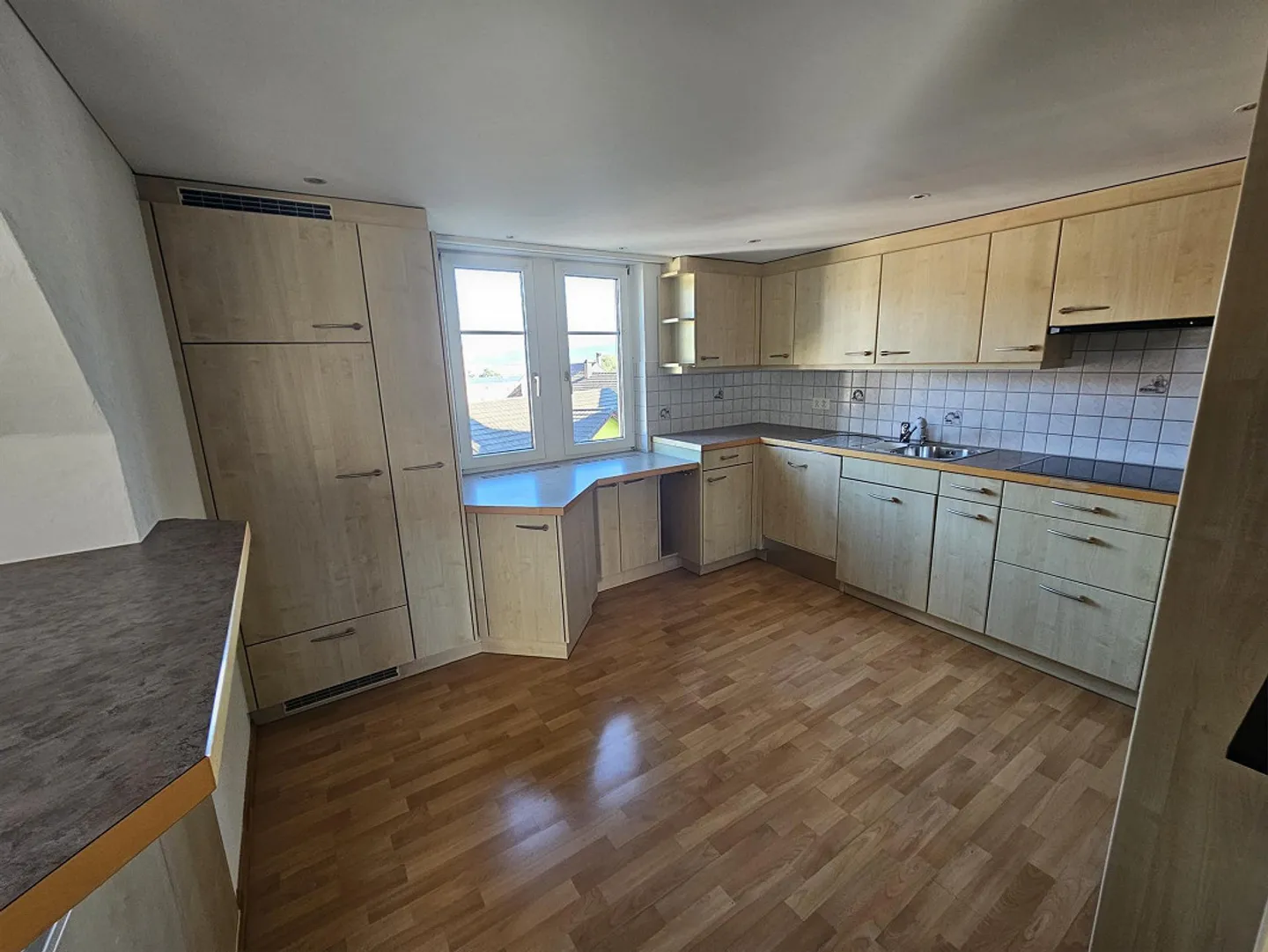 Appartement spacieux de 4 ½ pièces dans un ancien bâtiment, lumineux, central, deux terrasses - Photo 8 sur 21