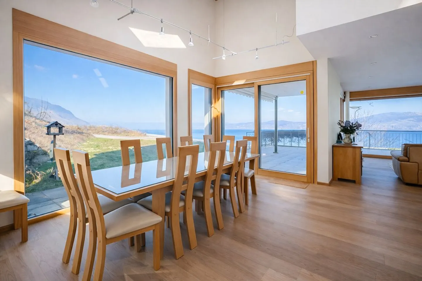 Architect-designed villa with magnificent view of Lake Geneva! - Photo 10 of 13