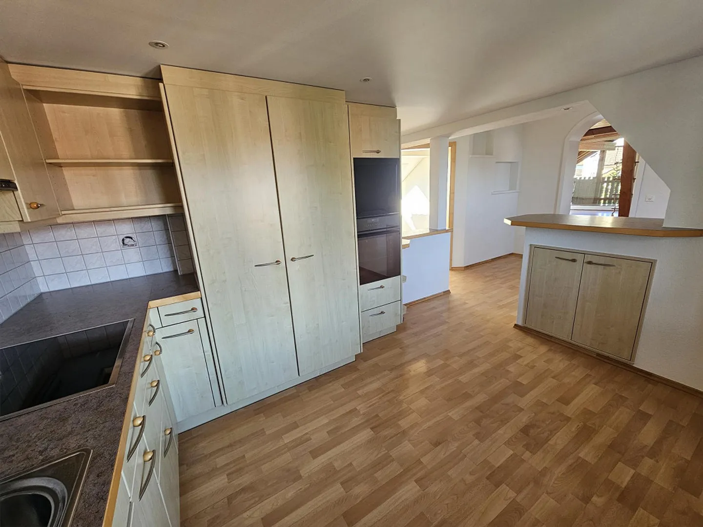 Appartement spacieux de 4 ½ pièces dans un ancien bâtiment, lumineux, central, deux terrasses - Photo 9 sur 21