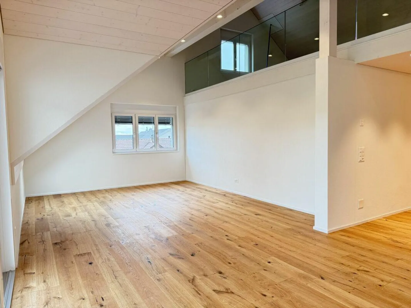 Moderno appartamento duplex di 3,5 locali a Ganterschwil con bella vista - Foto 3 di 14