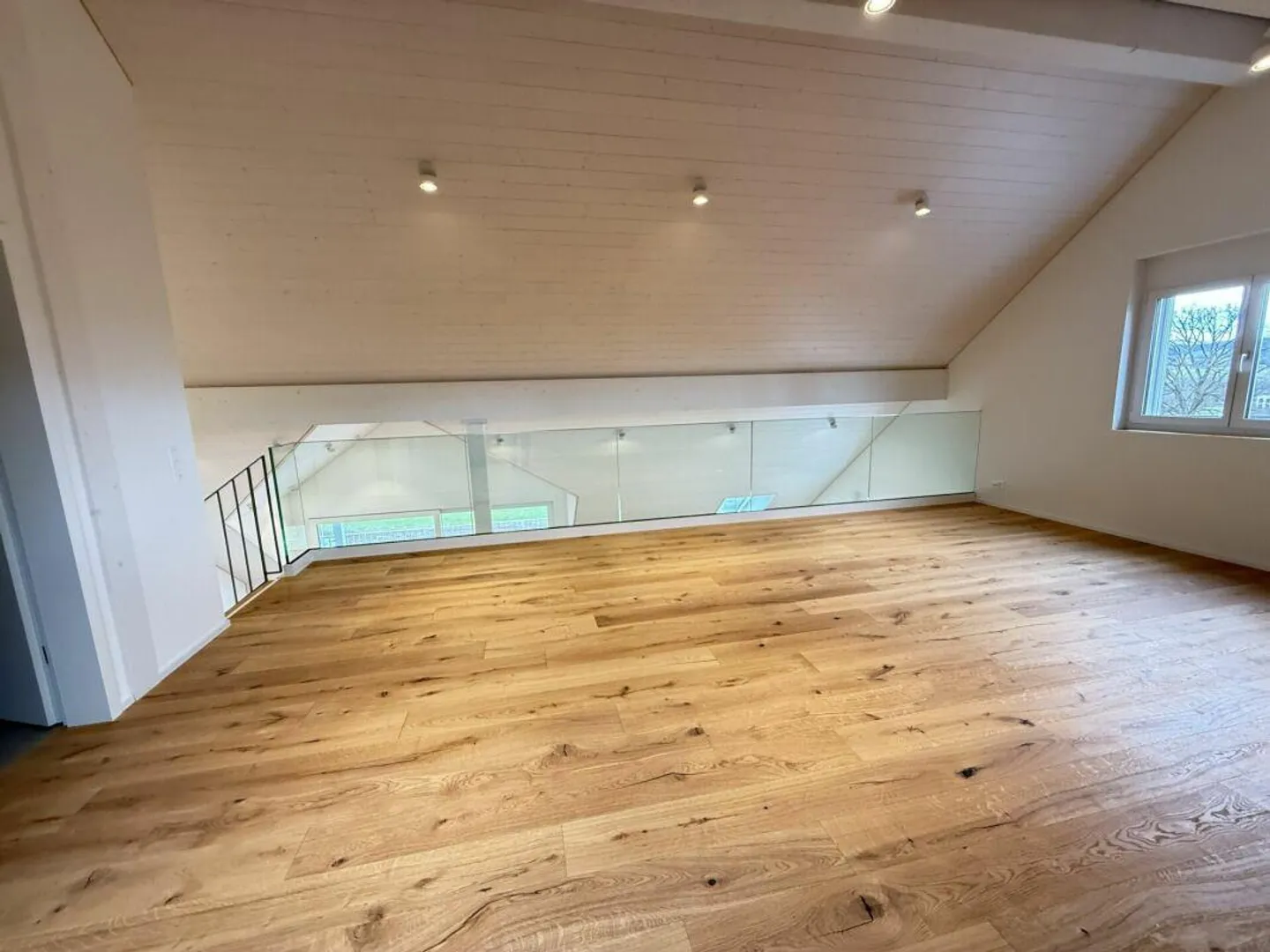 Moderno appartamento duplex di 3,5 locali a Ganterschwil con bella vista - Foto 4 di 14