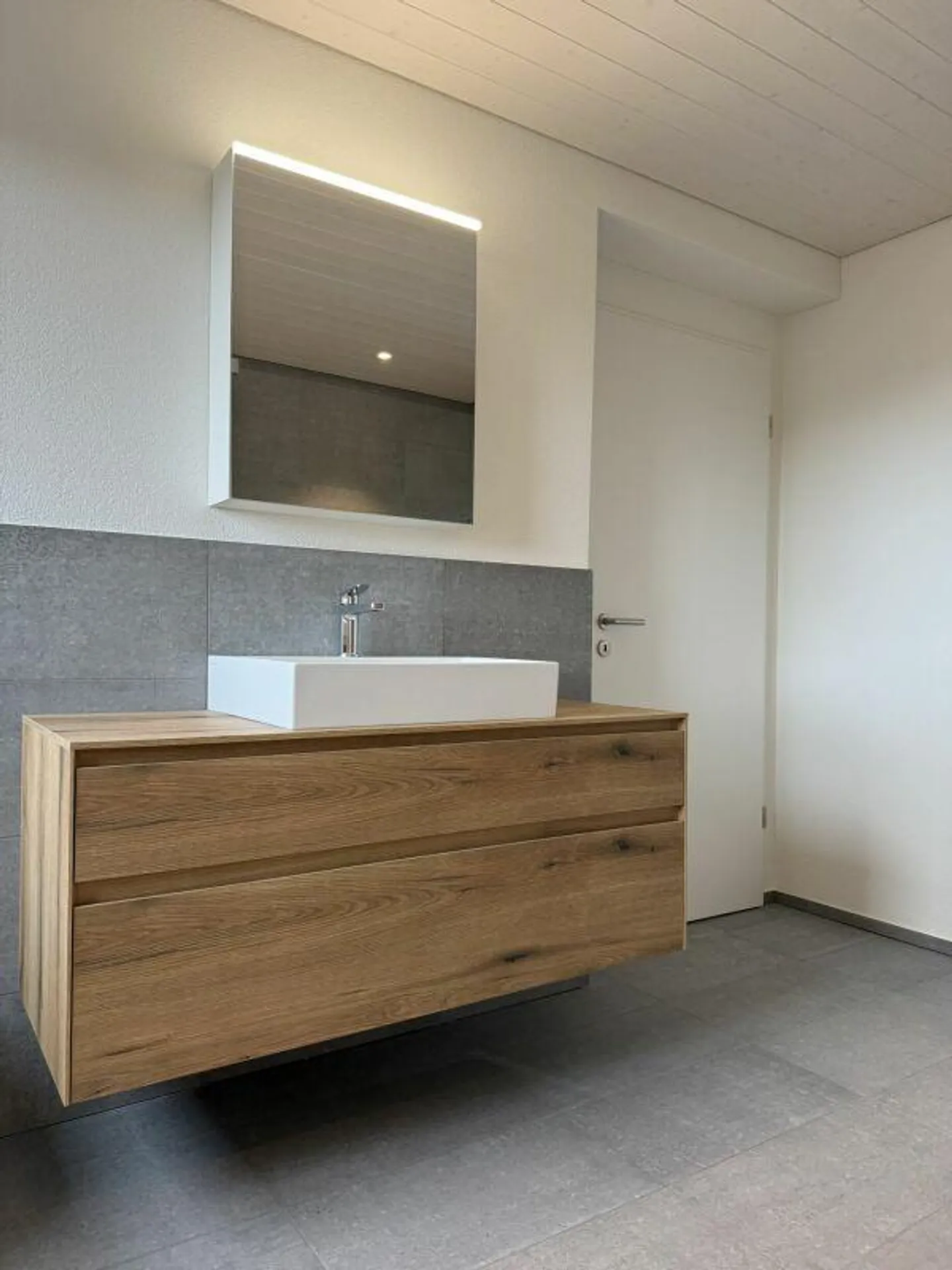 Moderno appartamento duplex di 3,5 locali a Ganterschwil con bella vista - Foto 9 di 14