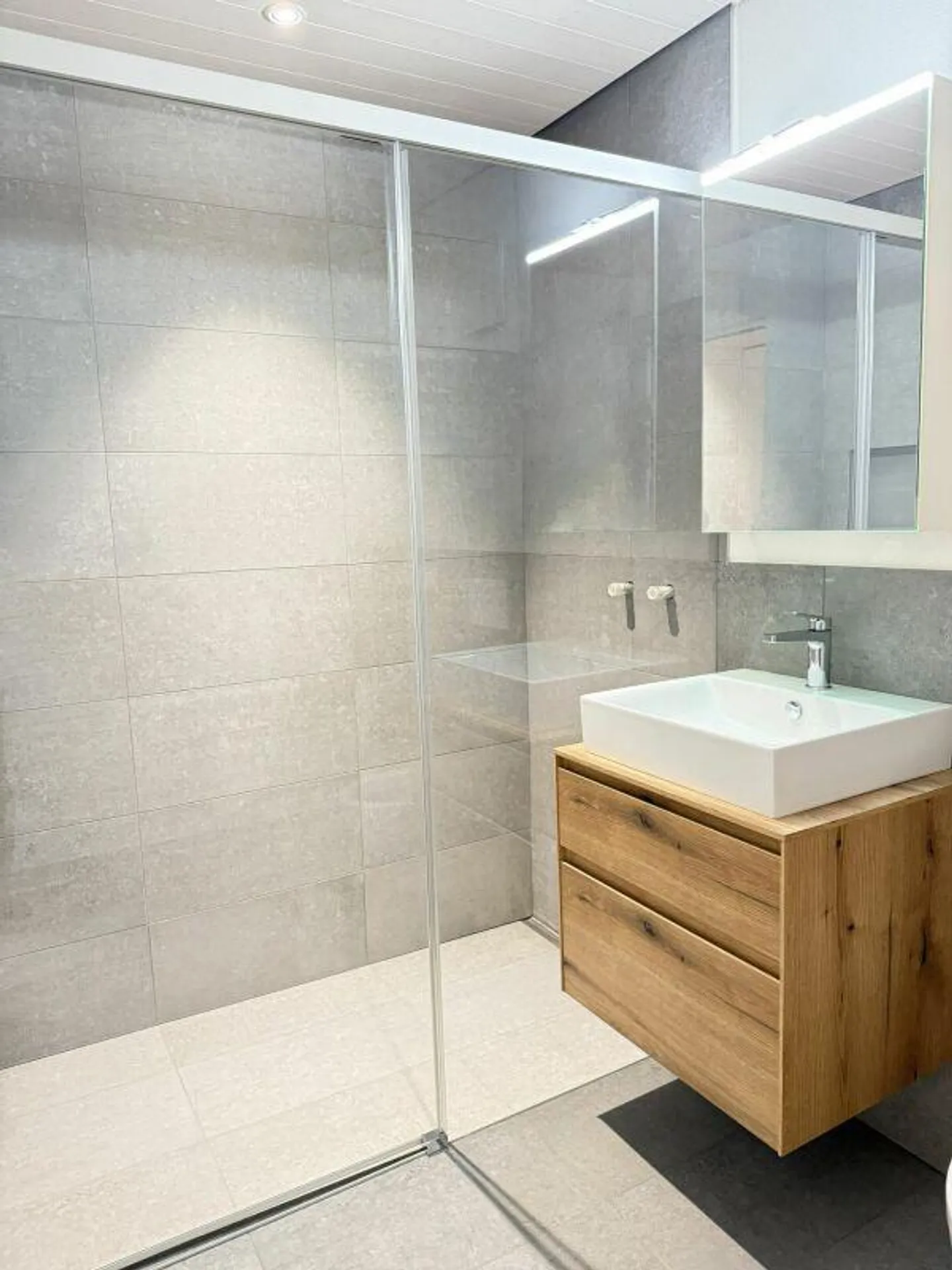 Moderno appartamento duplex di 3,5 locali a Ganterschwil con bella vista - Foto 12 di 14