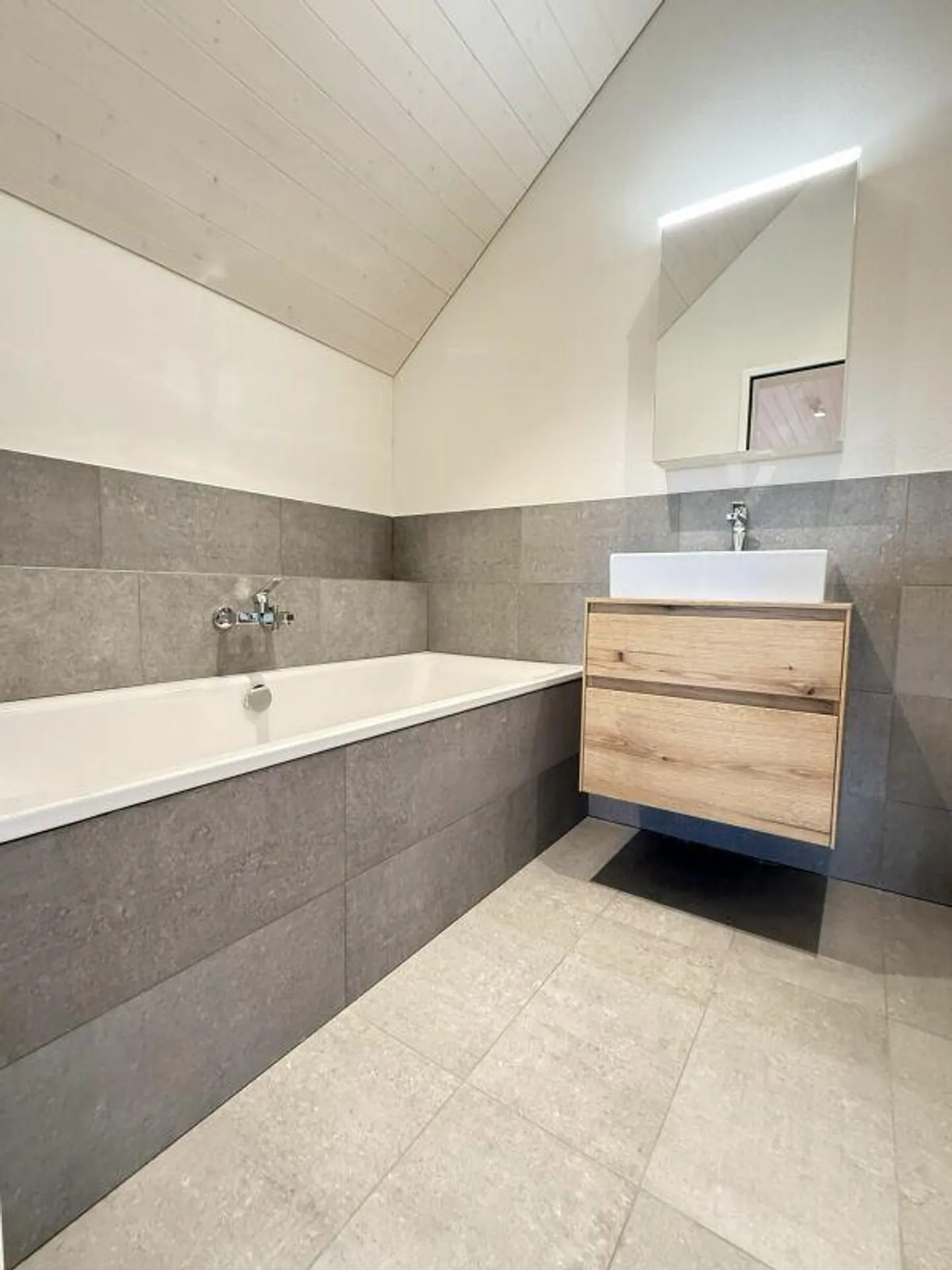 Moderno appartamento duplex di 3,5 locali a Ganterschwil con bella vista - Foto 6 di 14