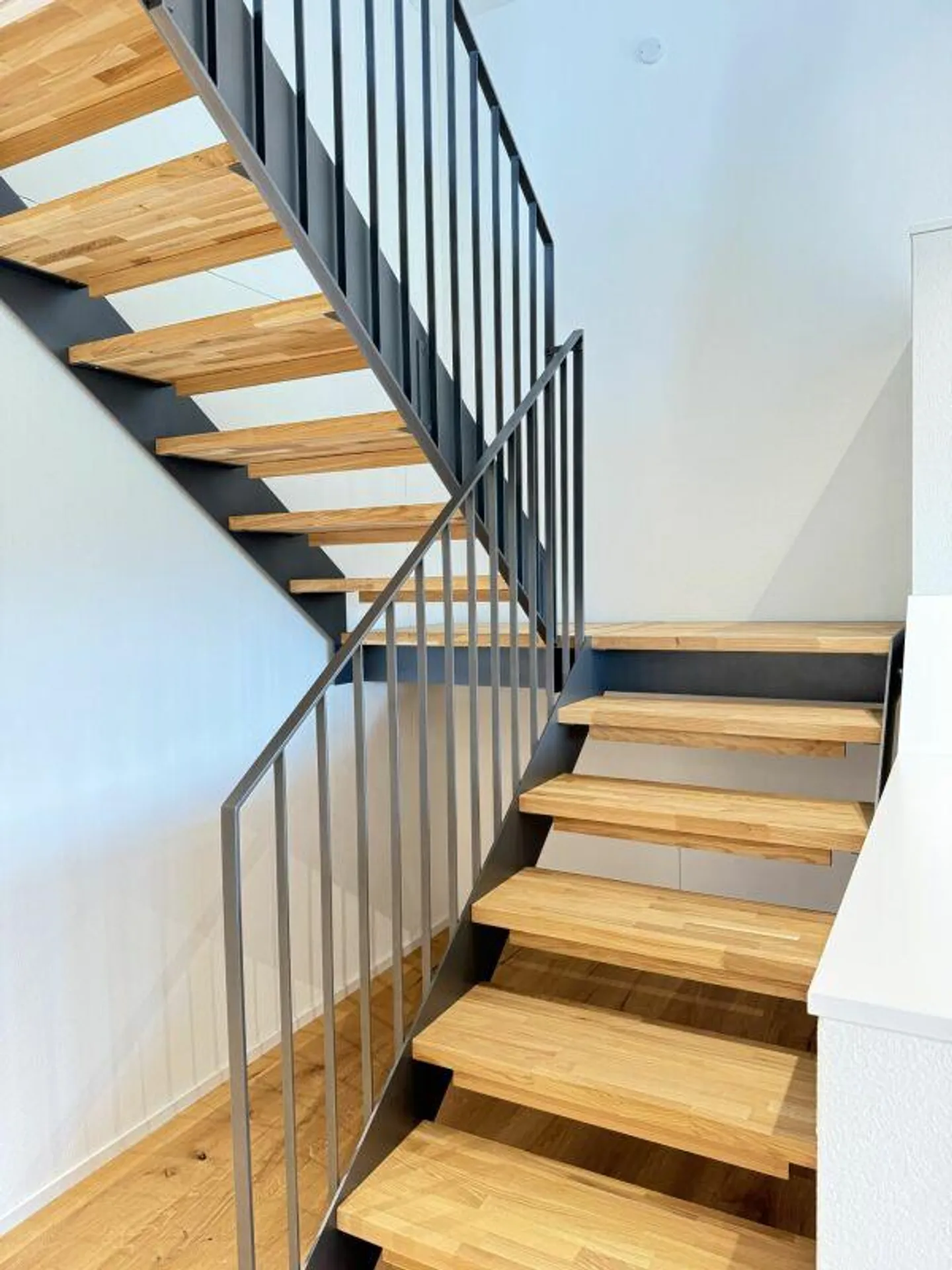 Moderno appartamento duplex di 3,5 locali a Ganterschwil con bella vista - Foto 7 di 14