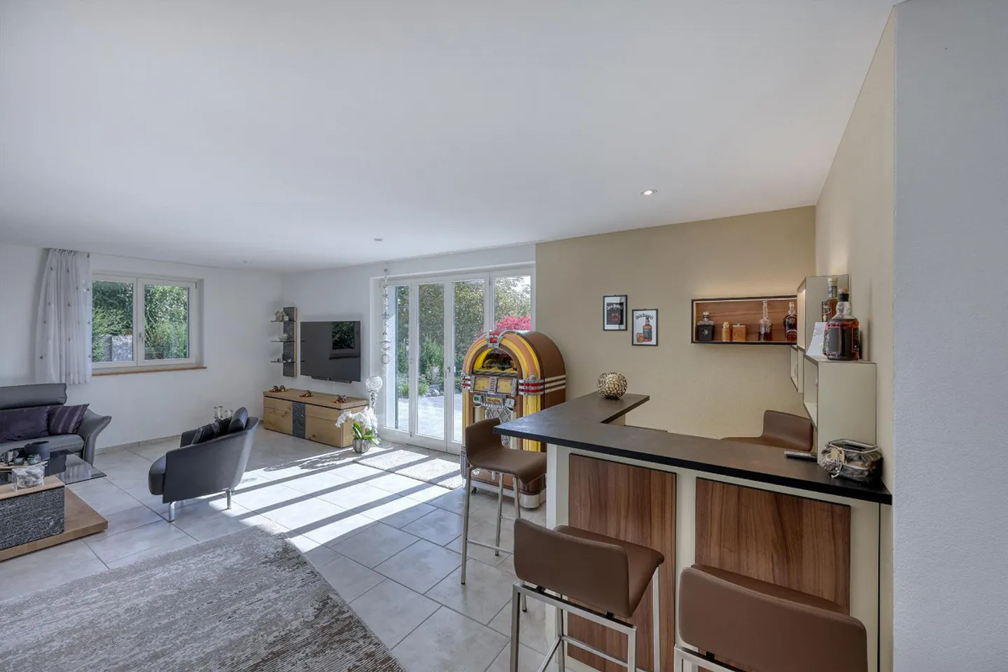 Charming Single-Family Home in a Privileged Location with a View - Photo 4 of 7