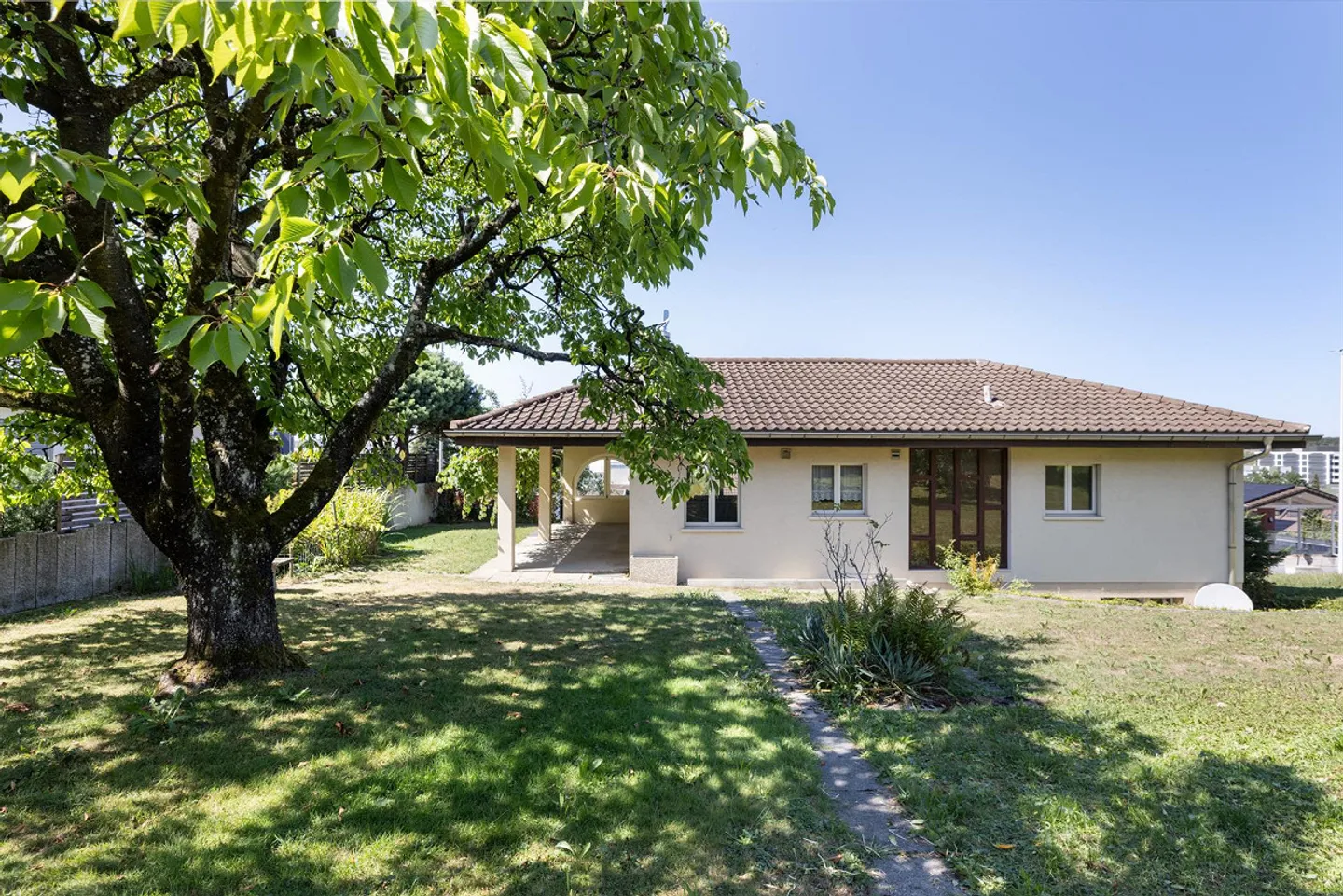 Charming 7.5-Room Single-Family Home in Ebikon: Quiet Hillside Location – Large Garden - Photo 1 of 12