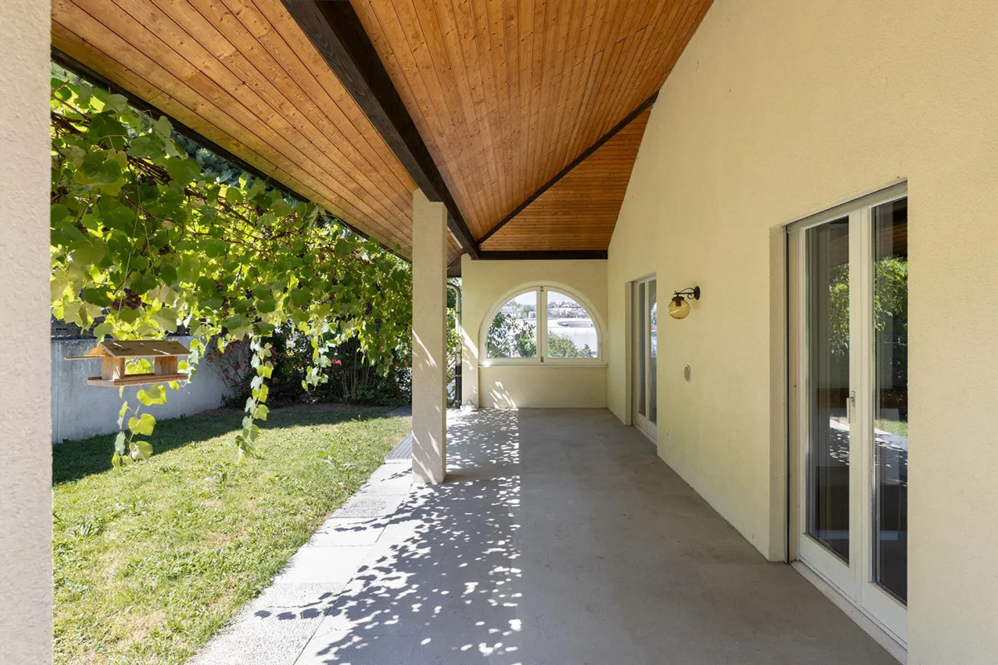 Charming 7.5-Room Single-Family Home in Ebikon: Quiet Hillside Location – Large Garden - Photo 4 of 12