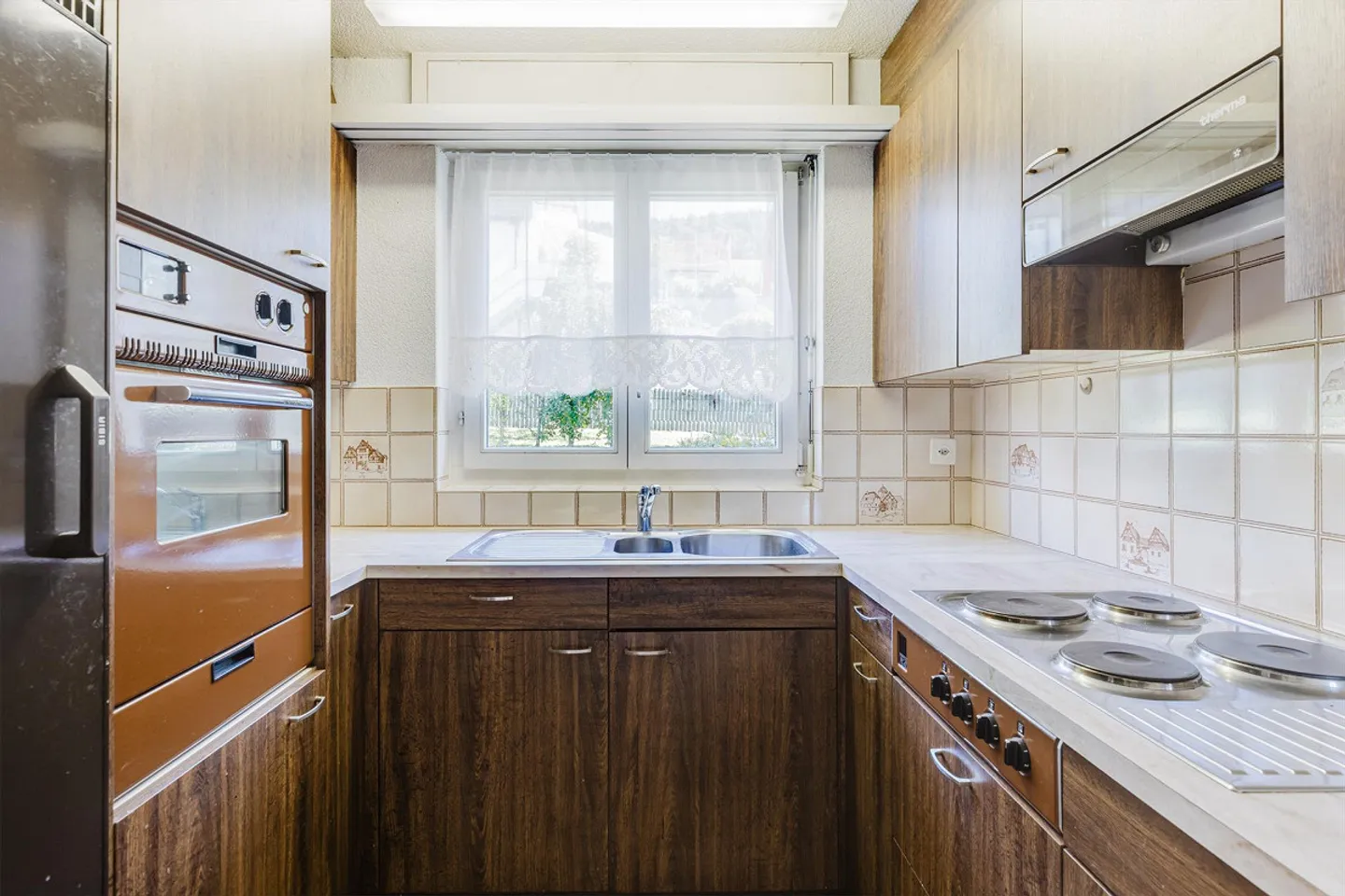 Charming 7.5-Room Single-Family Home in Ebikon: Quiet Hillside Location – Large Garden - Photo 7 of 12