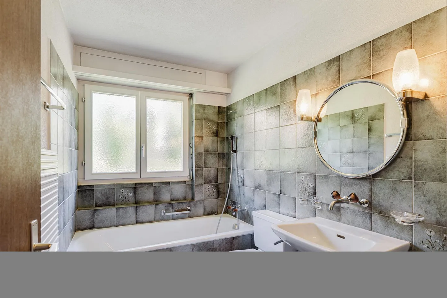 Charming 7.5-Room Single-Family Home in Ebikon: Quiet Hillside Location – Large Garden - Photo 10 of 12