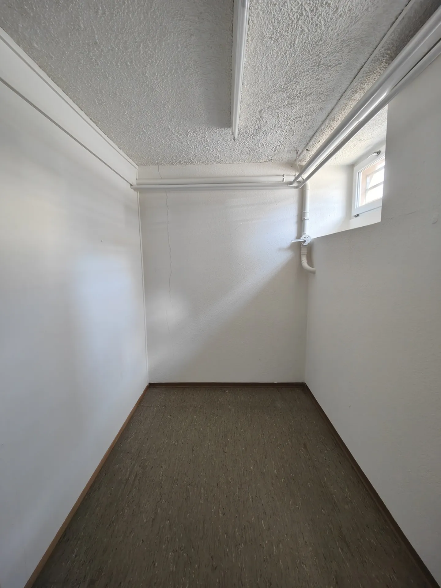 Rent storage room 5.3m2 St. Gallen (Lachen) (AVAILABLE FROM MID MAY) - Photo 1 of 9