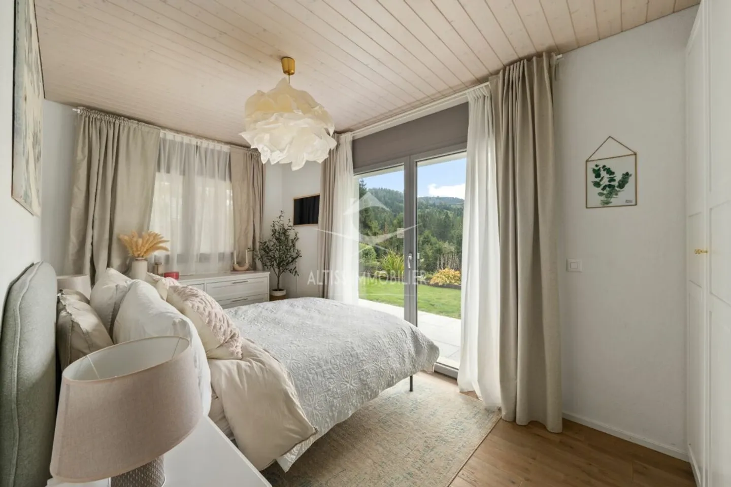 New Chalet - Photo 13 of 16