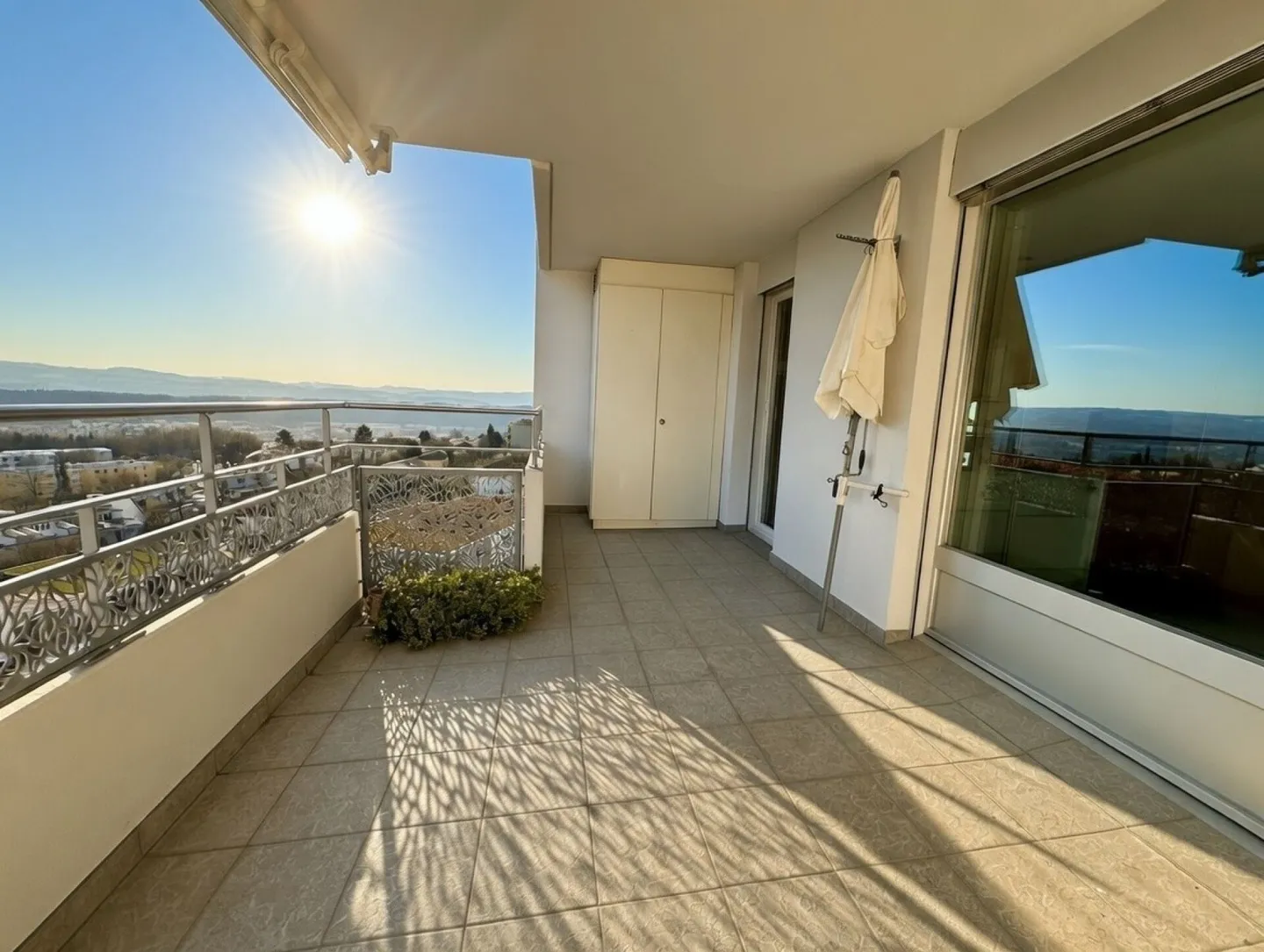 Appartement spacieux avec vue - Photo 3 sur 13