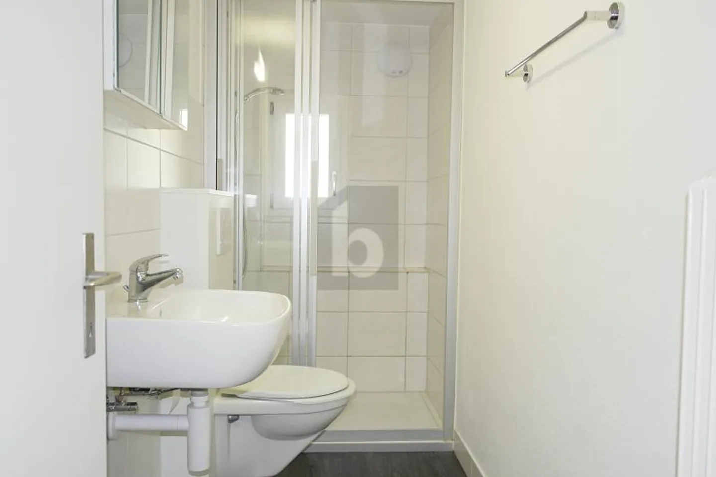 RENOVIERT MIT KLEINEM BALKON - Foto 5 von 6