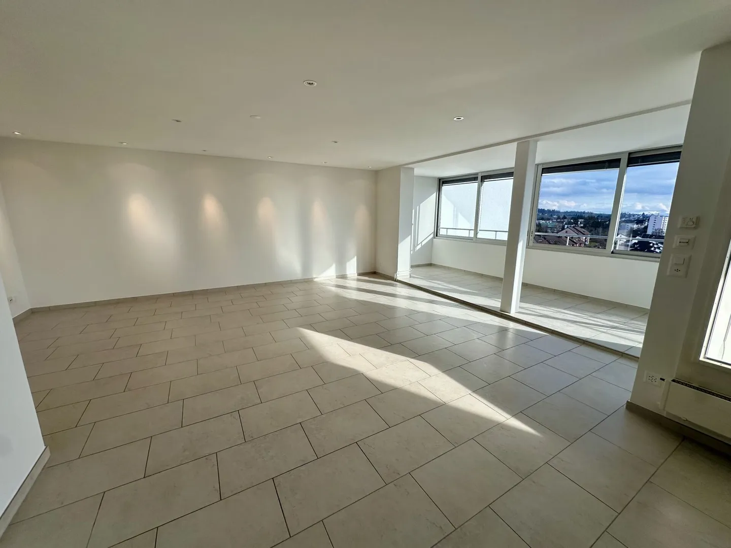 Appartement spacieux avec vue - Photo 5 sur 13