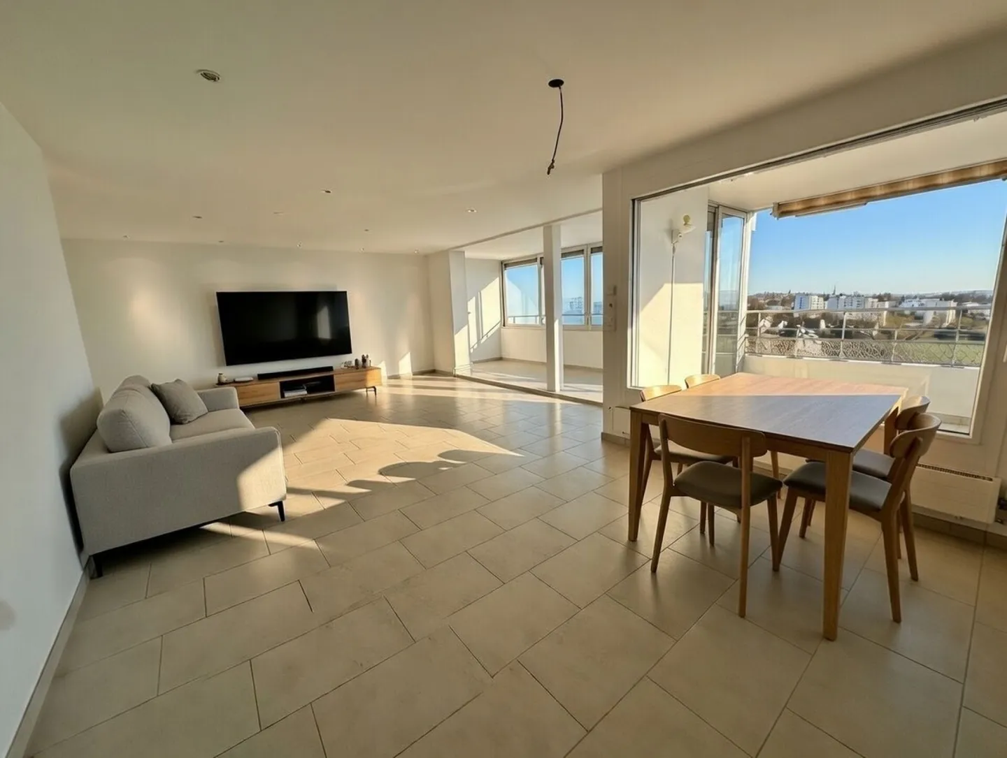 Appartement spacieux avec vue - Photo 6 sur 13