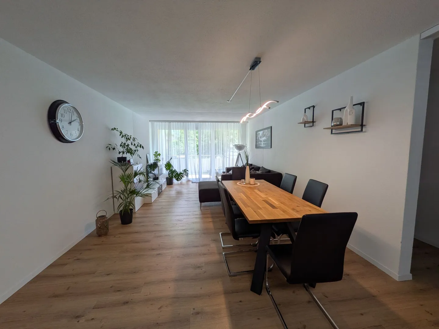 Votre nouveau chez-vous - appartement lumineux de 4,5 pièces, central et moderne - Photo 2 sur 11