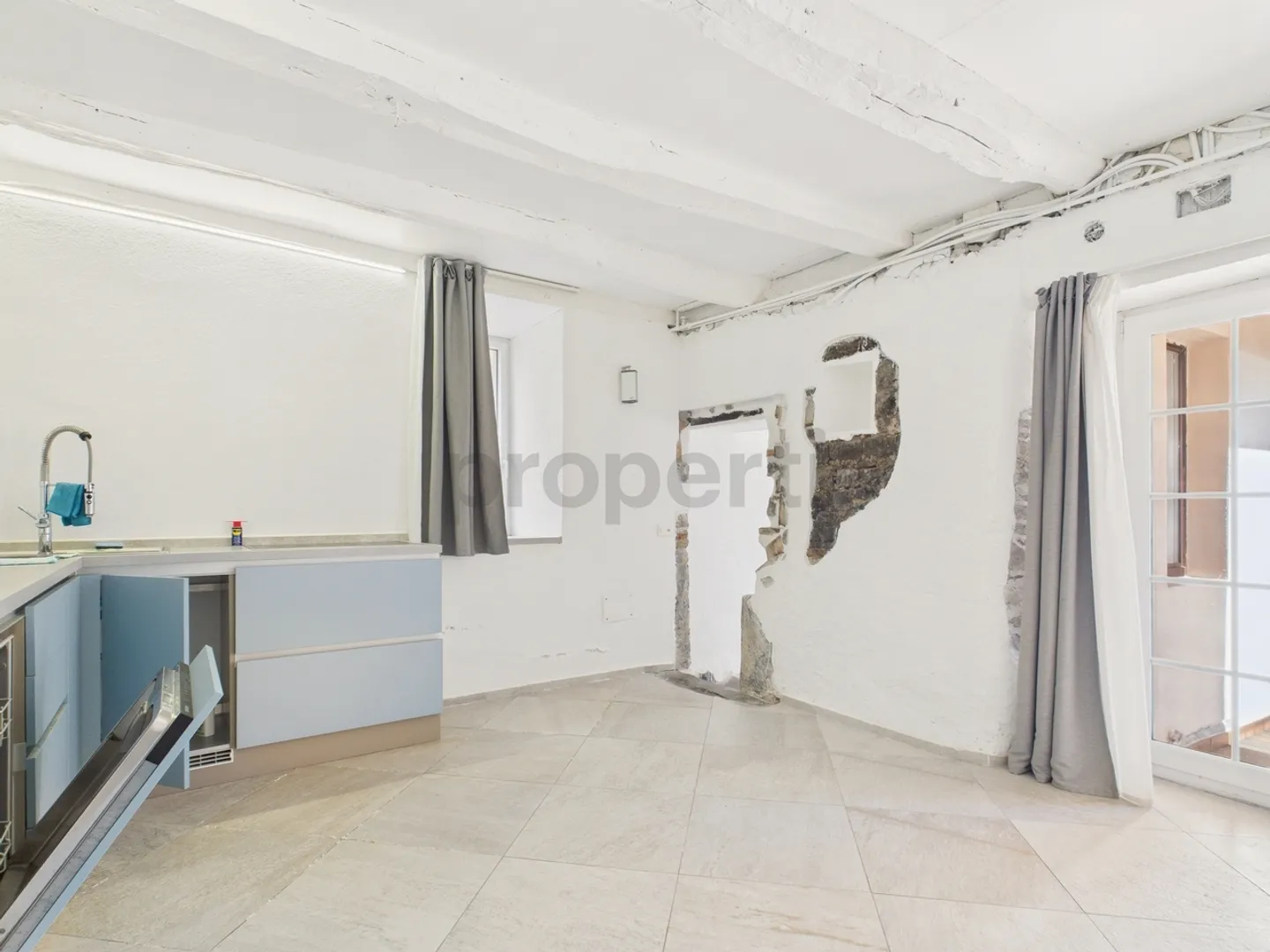 Elegant independent house with large balcony, Breggia - Photo 2 of 13