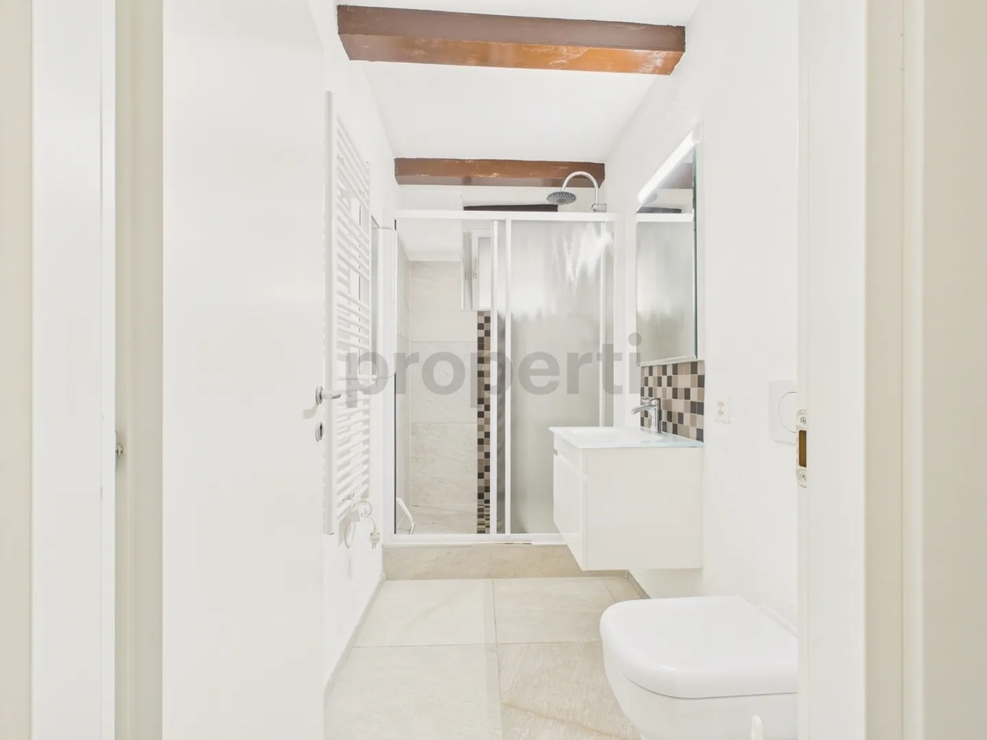 Elegant independent house with large balcony, Breggia - Photo 8 of 13