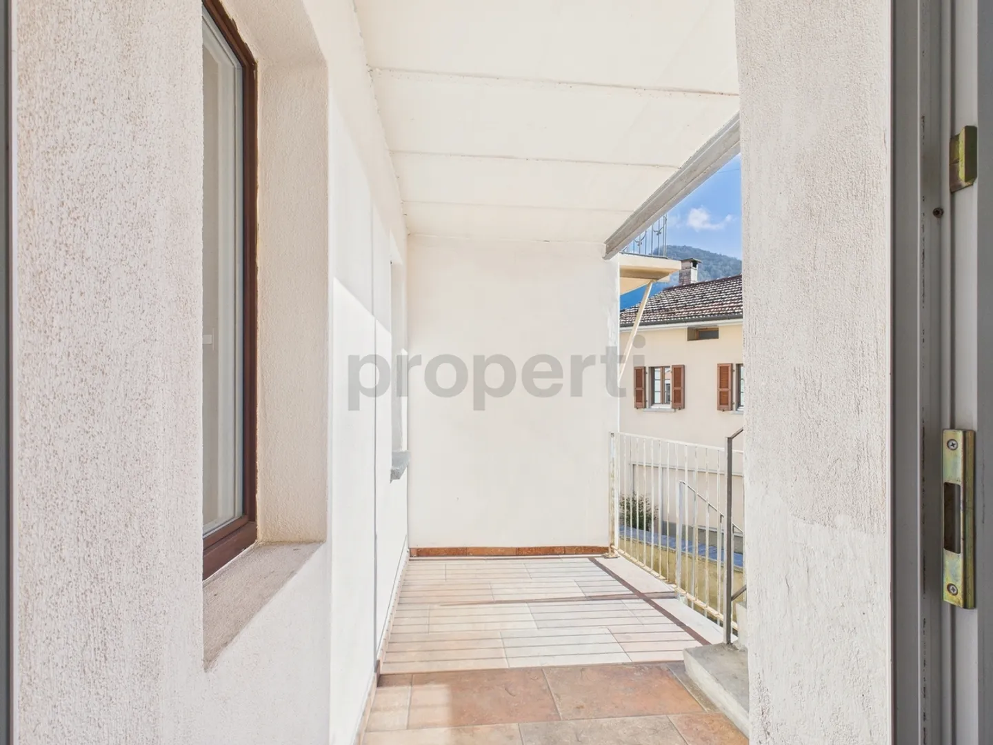 Elegant independent house with large balcony, Breggia - Photo 9 of 13