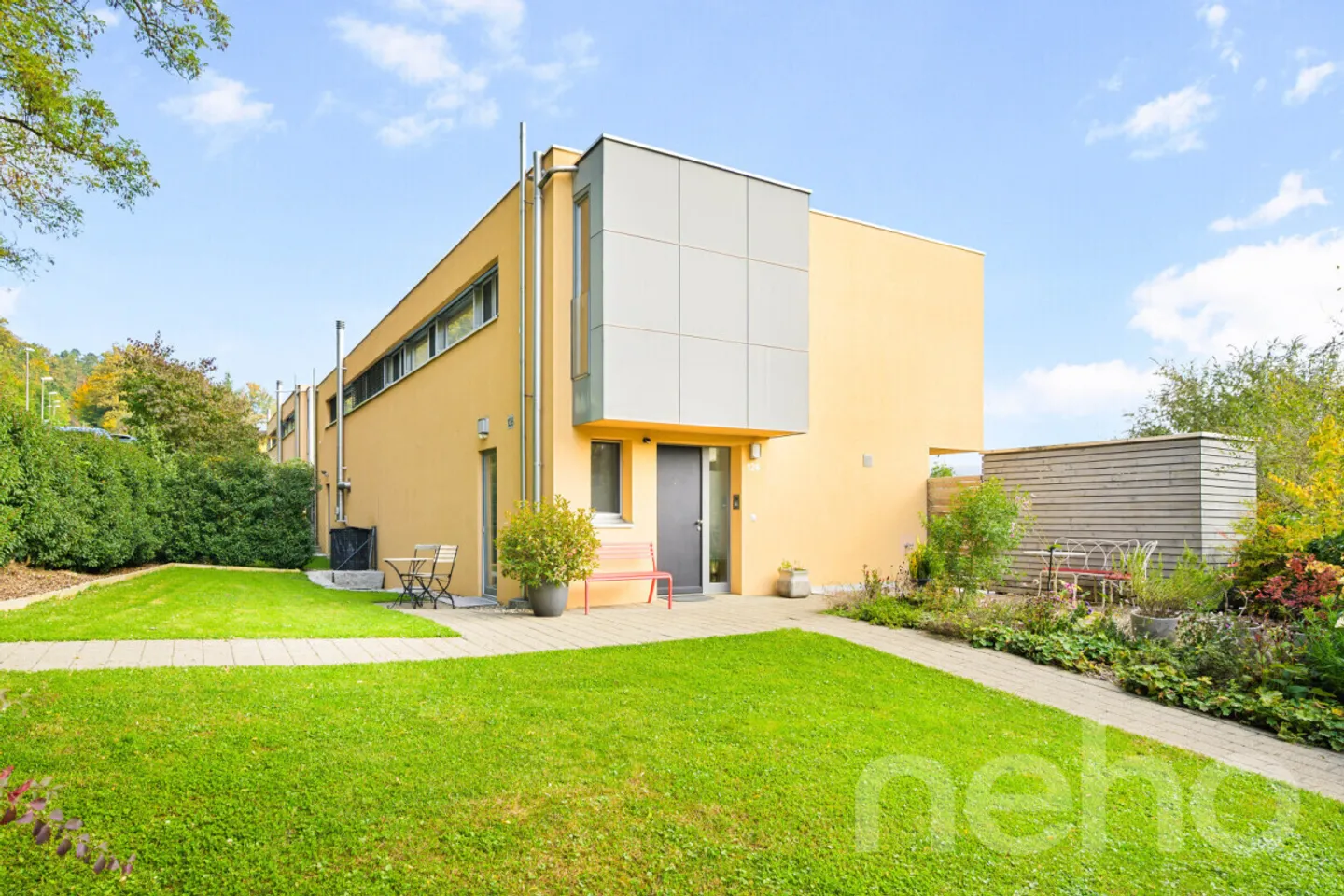 Casa a schiera esclusiva con giardino e vista panoramica a Reinach - Foto 2 di 13