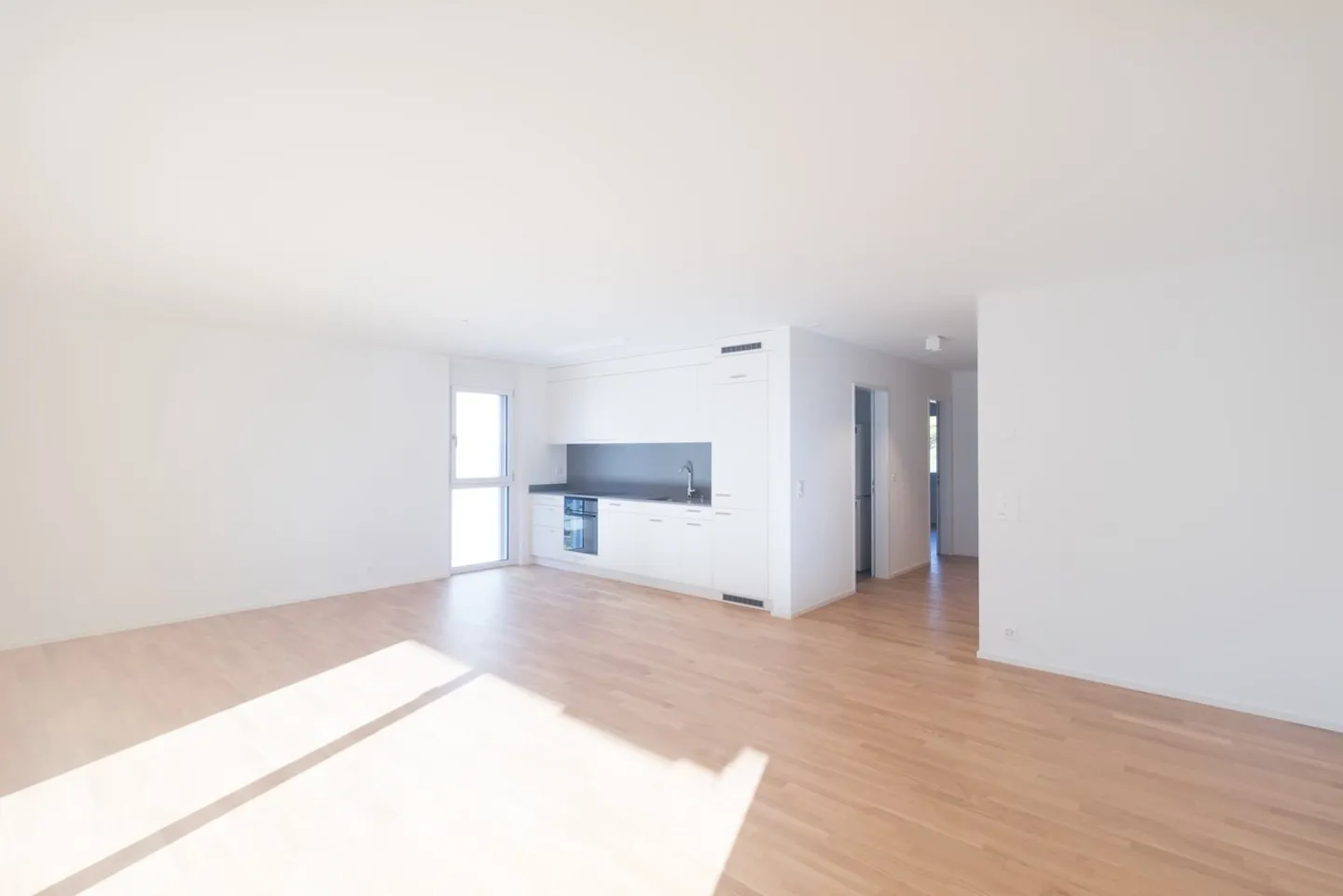 Spacious Apartment in the Green - Photo 4 of 5