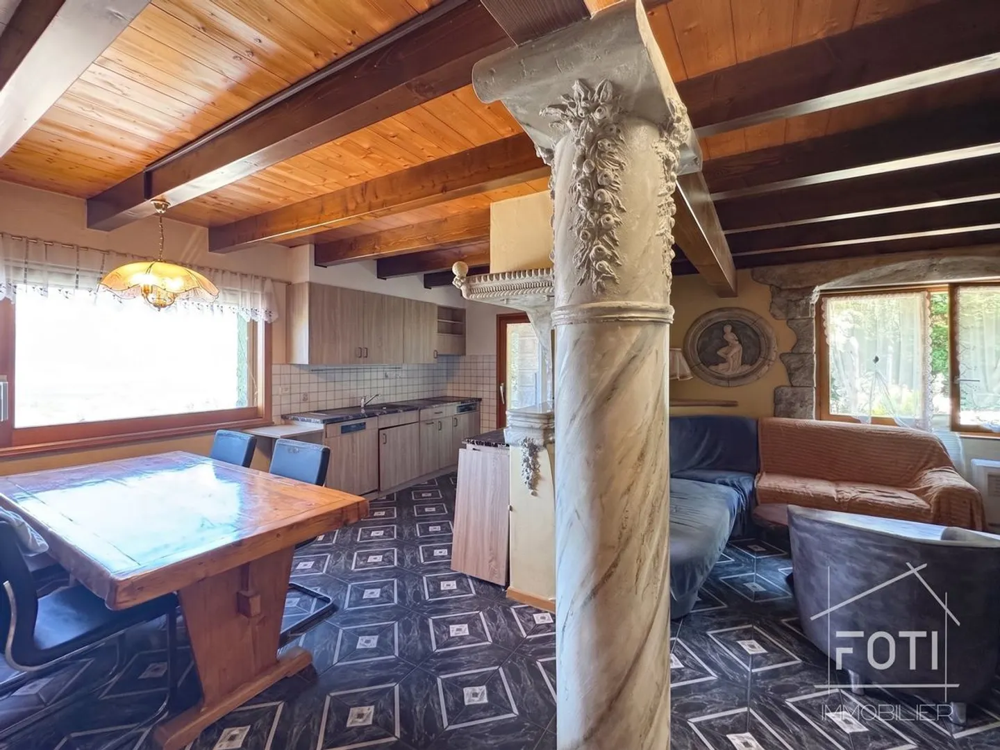 Spacious Chalet with Stunning Views - Photo 4 of 13