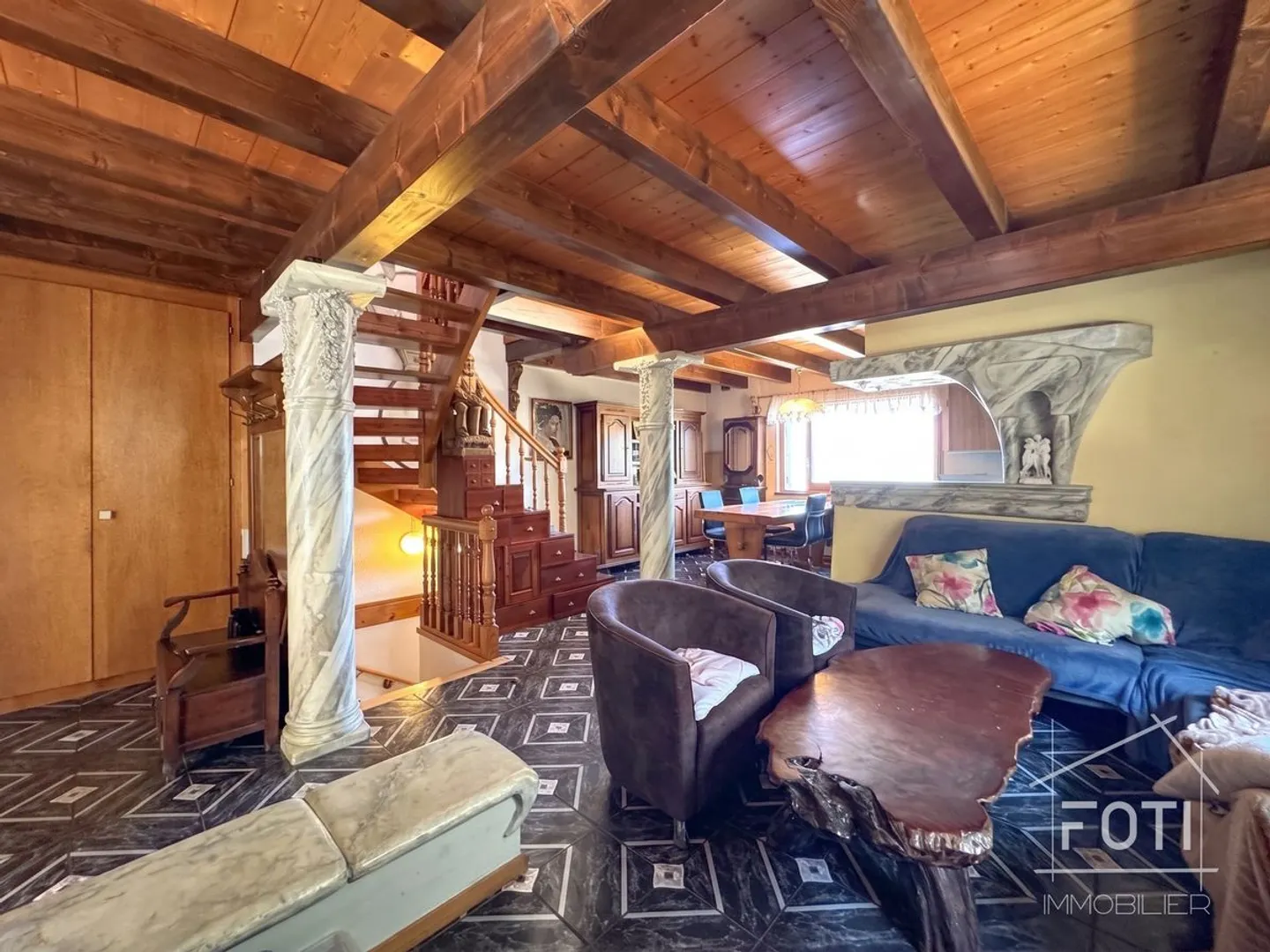 Spacious Chalet with Stunning Views - Photo 5 of 13