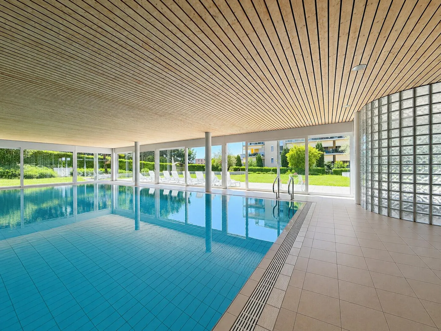 MODERN 3.5 MIT 2 GÄRTEN, SCHWIMMBAD UND FITNESSRAUM IN PREGASSONA - Foto 2 von 10