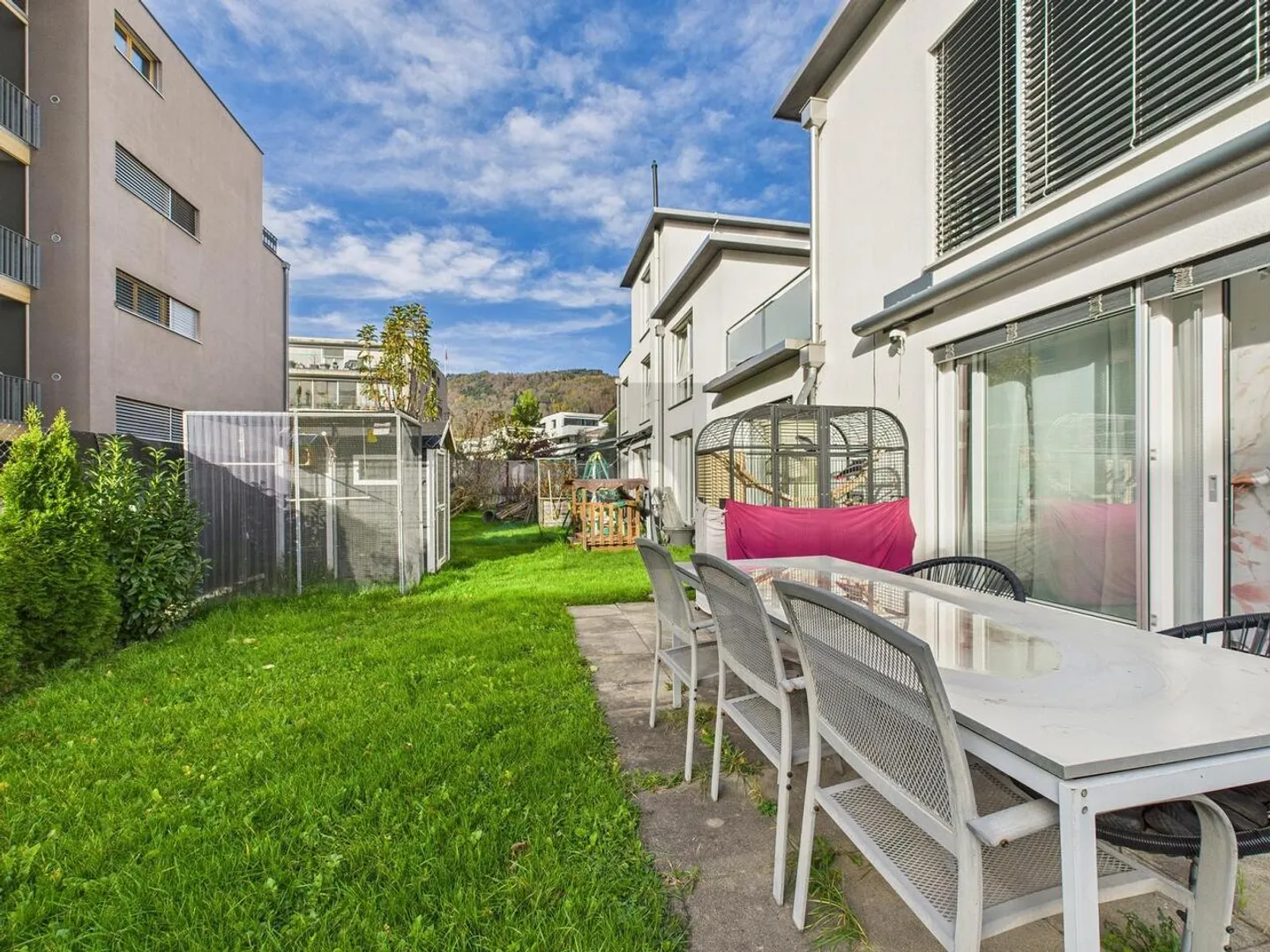 Moderne Zweifamilienhaus - Foto 1 von 6